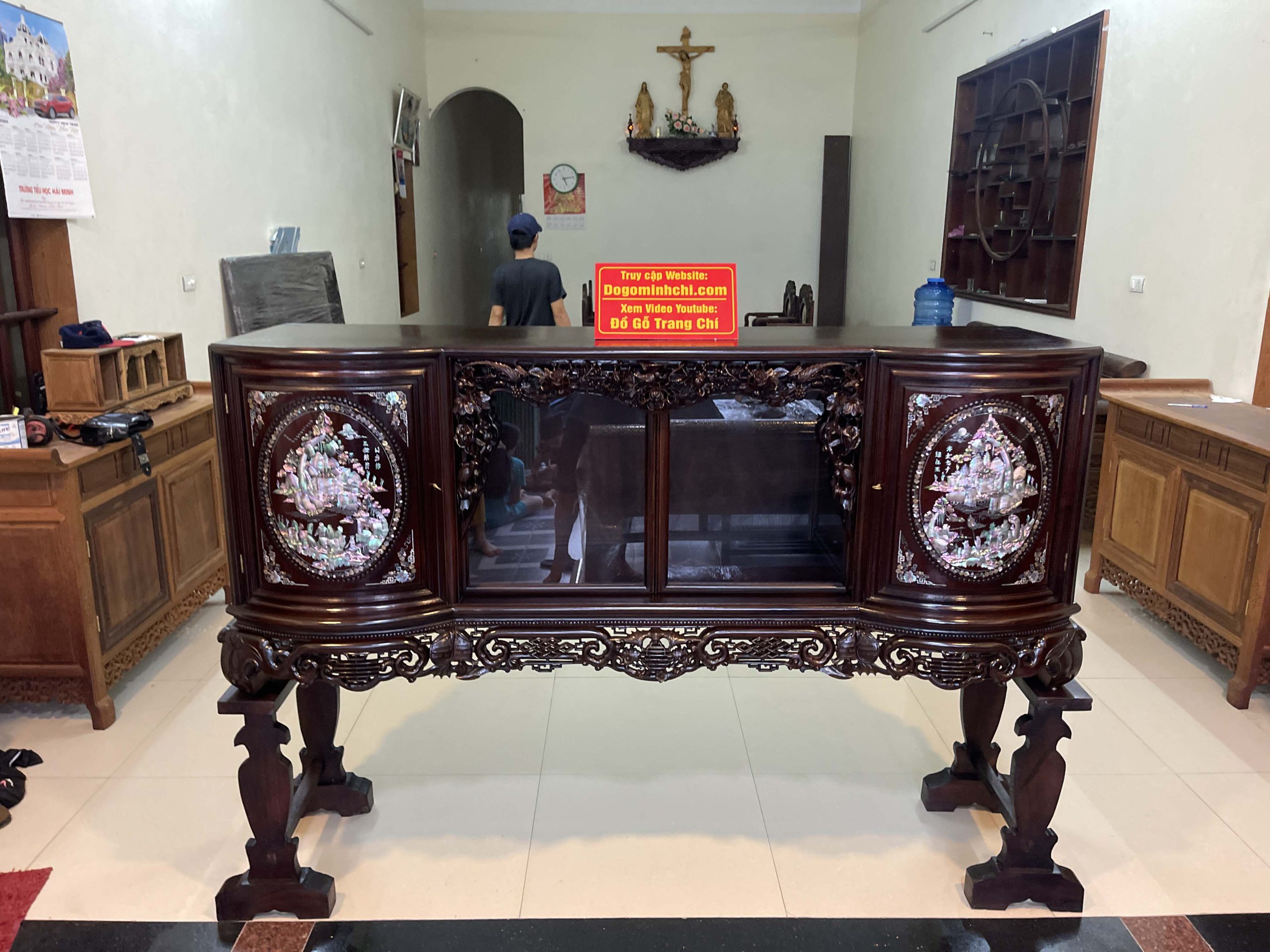 Tủ Chè Gụ Khảm Tích Mẫu Cánh Cong Đẹp