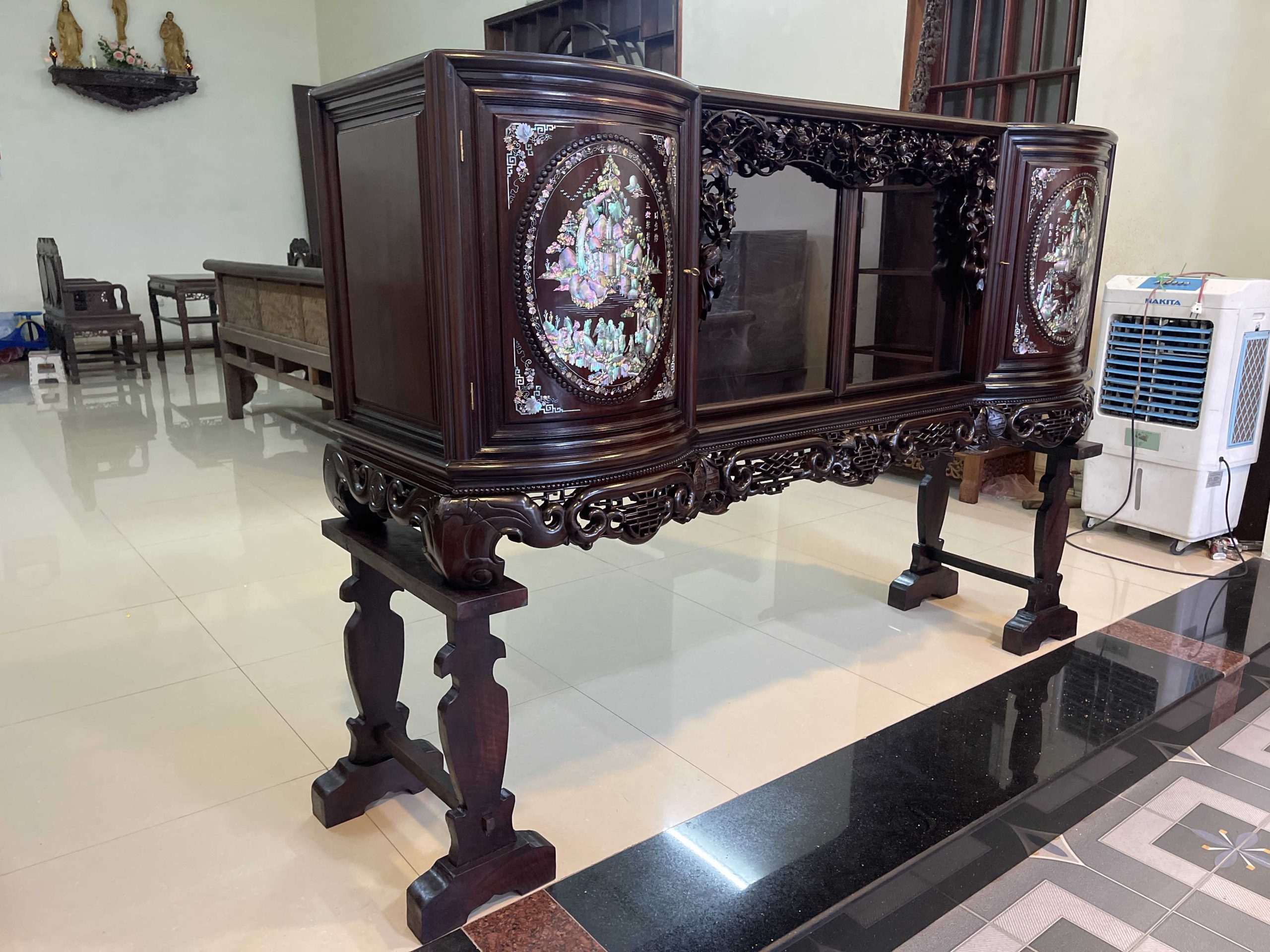 Tủ Chè Gụ Khảm Tích Mẫu Cánh Cong Đẹp