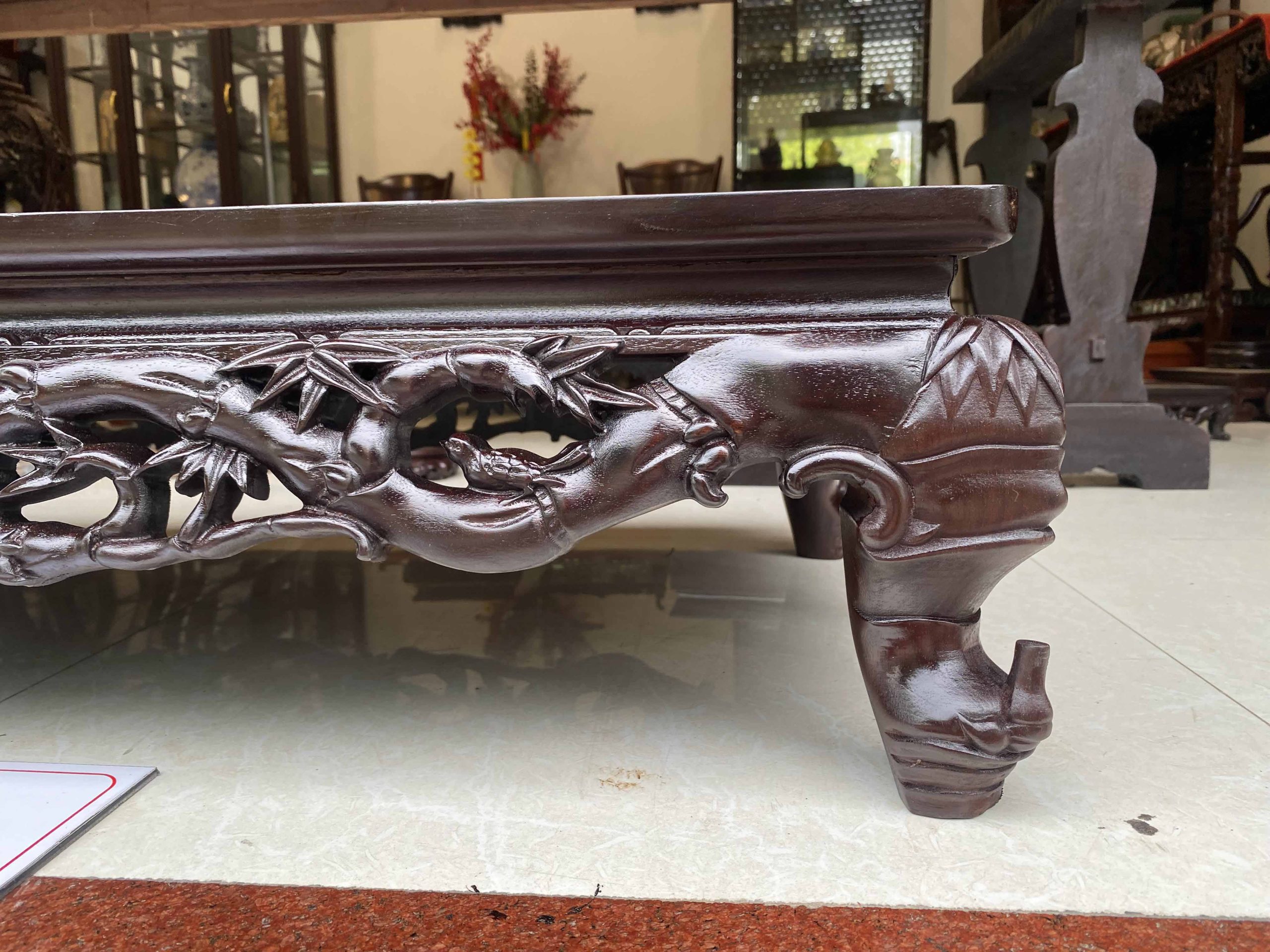 Văn Kỷ Uống Trà Kê Đồ Ngồi Bệt