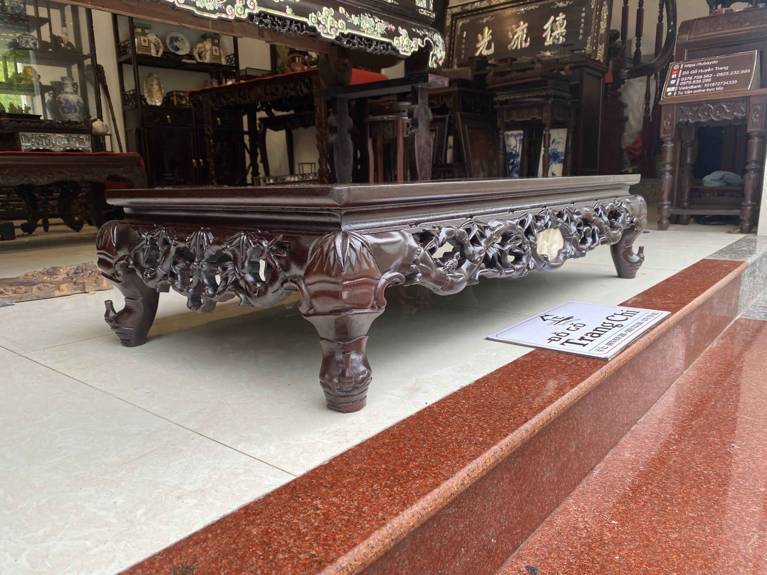 Văn Kỷ Uống Trà Kê Đồ Ngồi Bệt