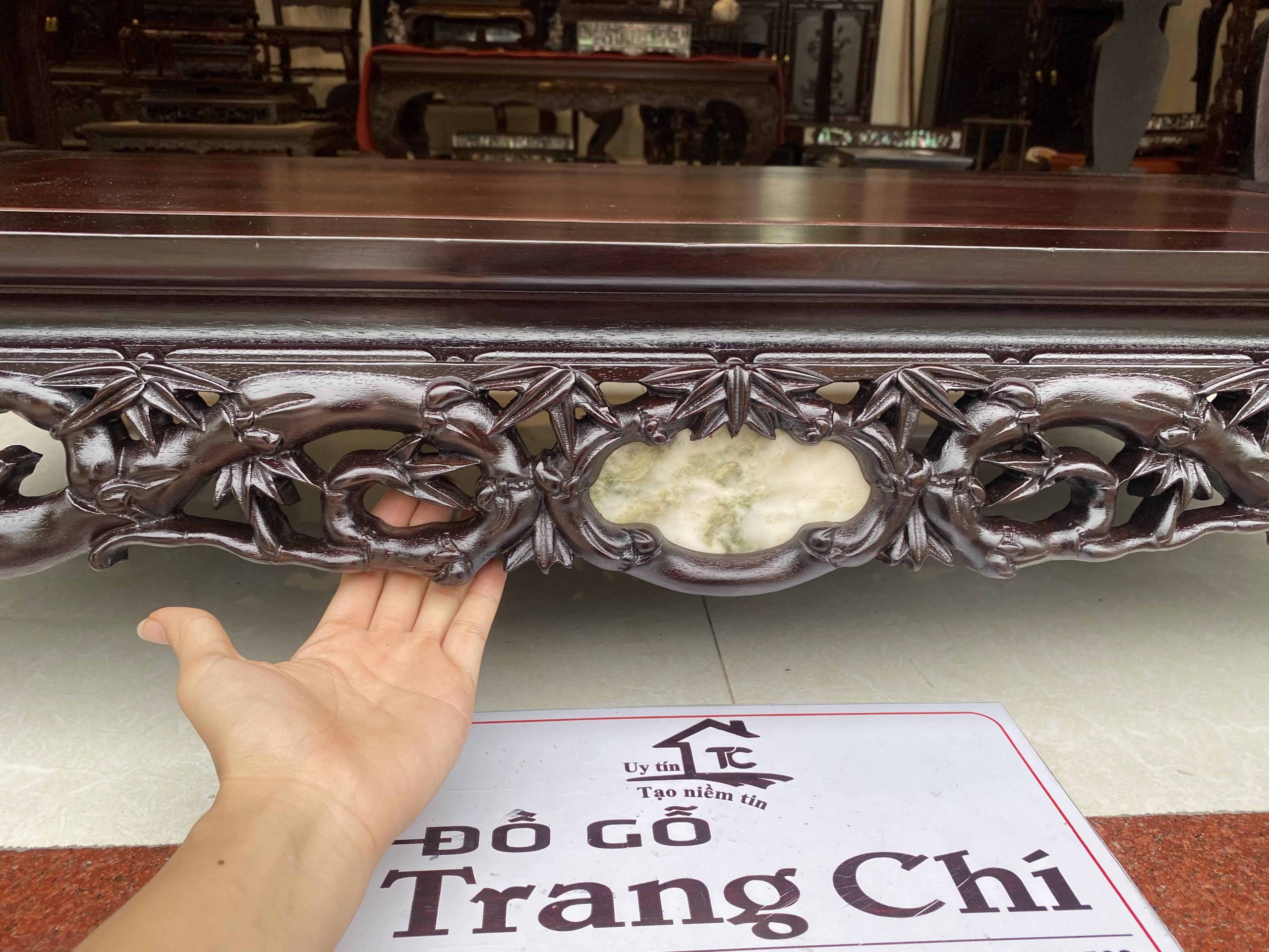 Văn Kỷ Uống Trà Kê Đồ Ngồi Bệt