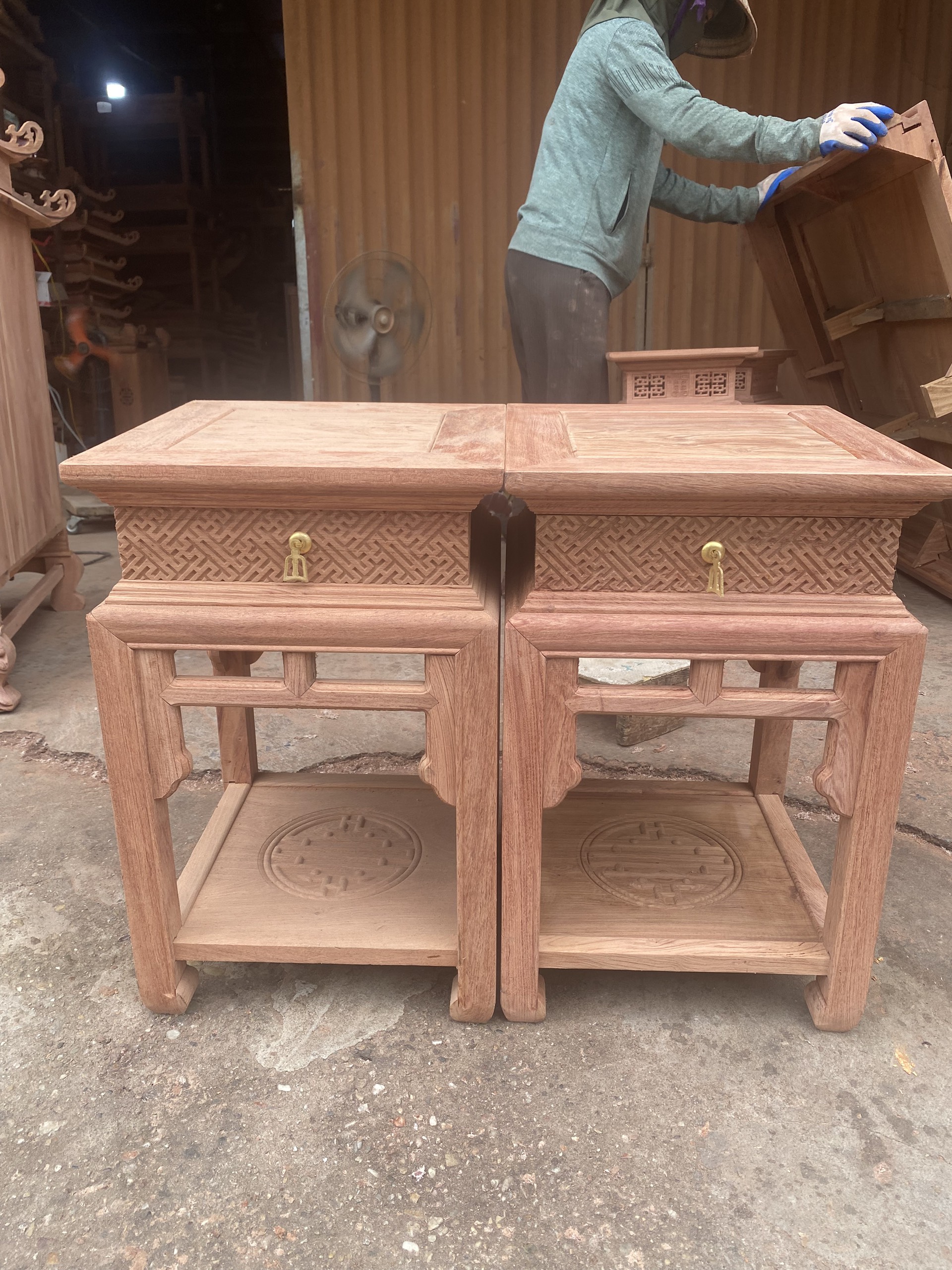 Đôn Vuông Có Ngăn Kéo Gỗ Hương Đá 60 x 38 cm 