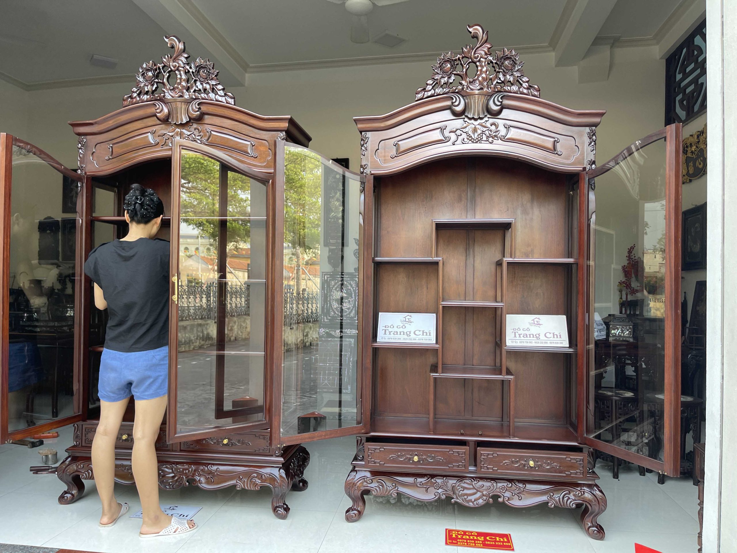 Mẫu Tủ Bày Đồ Louis Tân Cổ Điển 