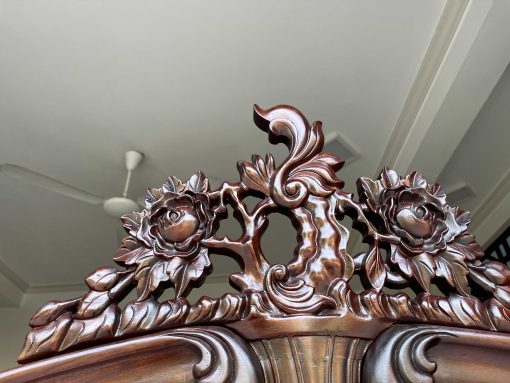 Mẫu Tủ Bày Đồ Louis Tân Cổ Điển