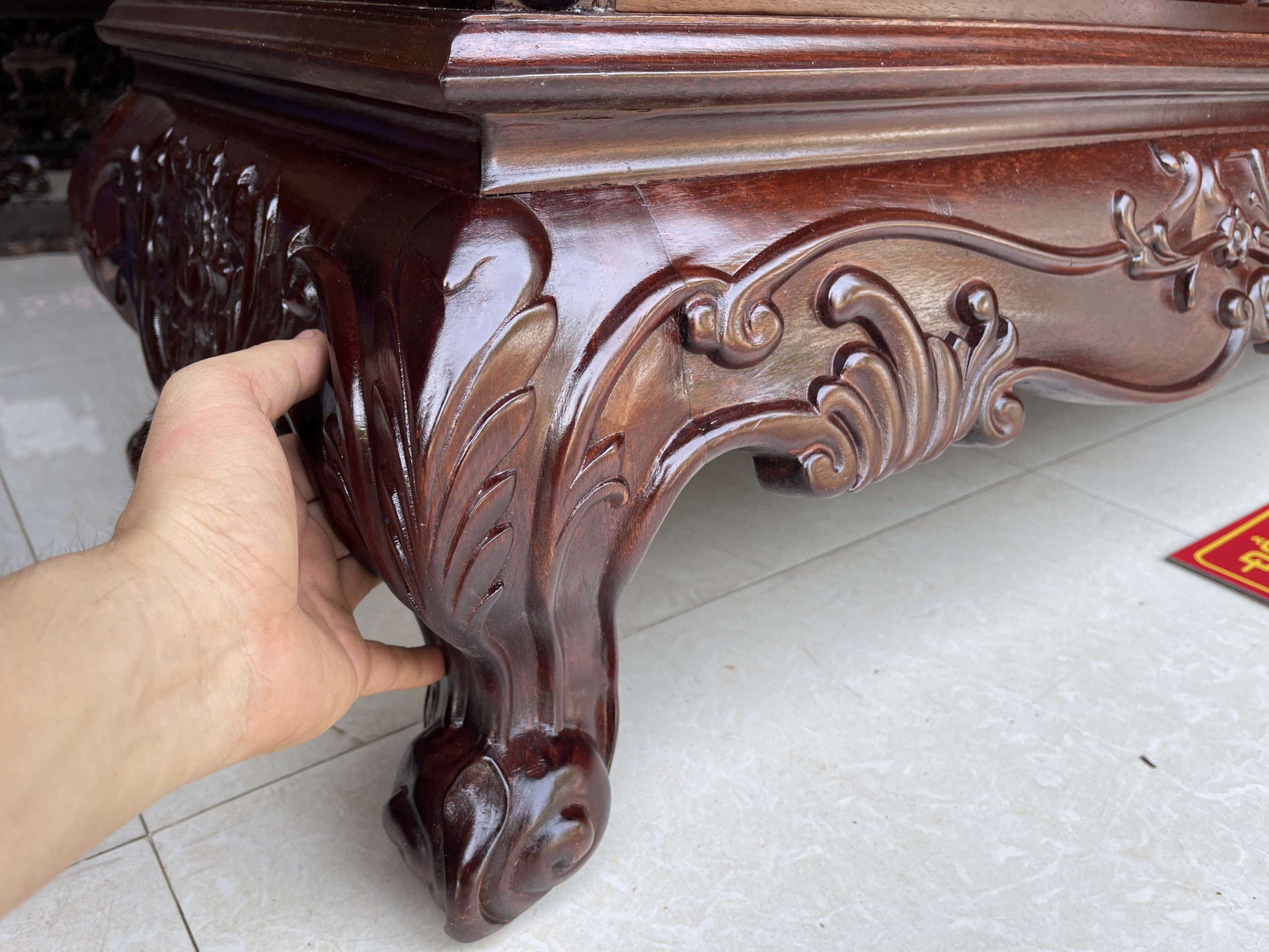 Mẫu Tủ Bày Đồ Louis Tân Cổ Điển 