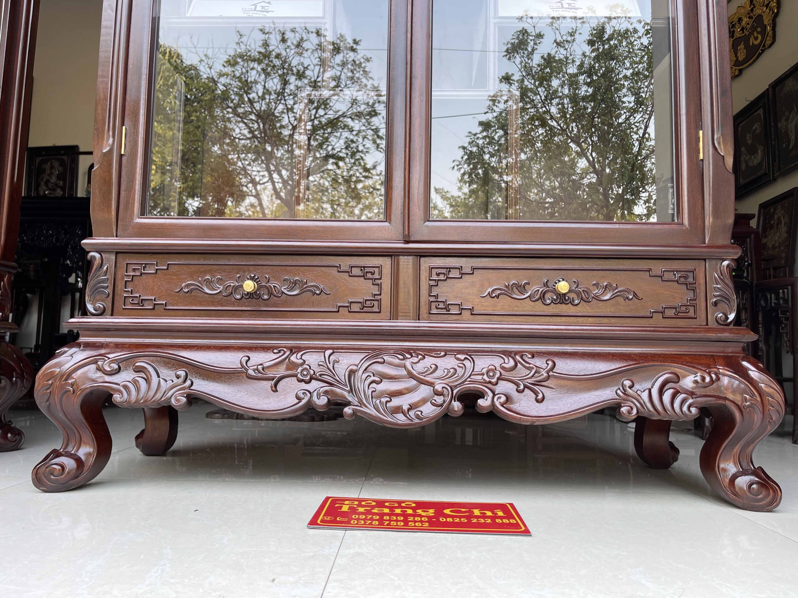 Mẫu Tủ Bày Đồ Louis Tân Cổ Điển 