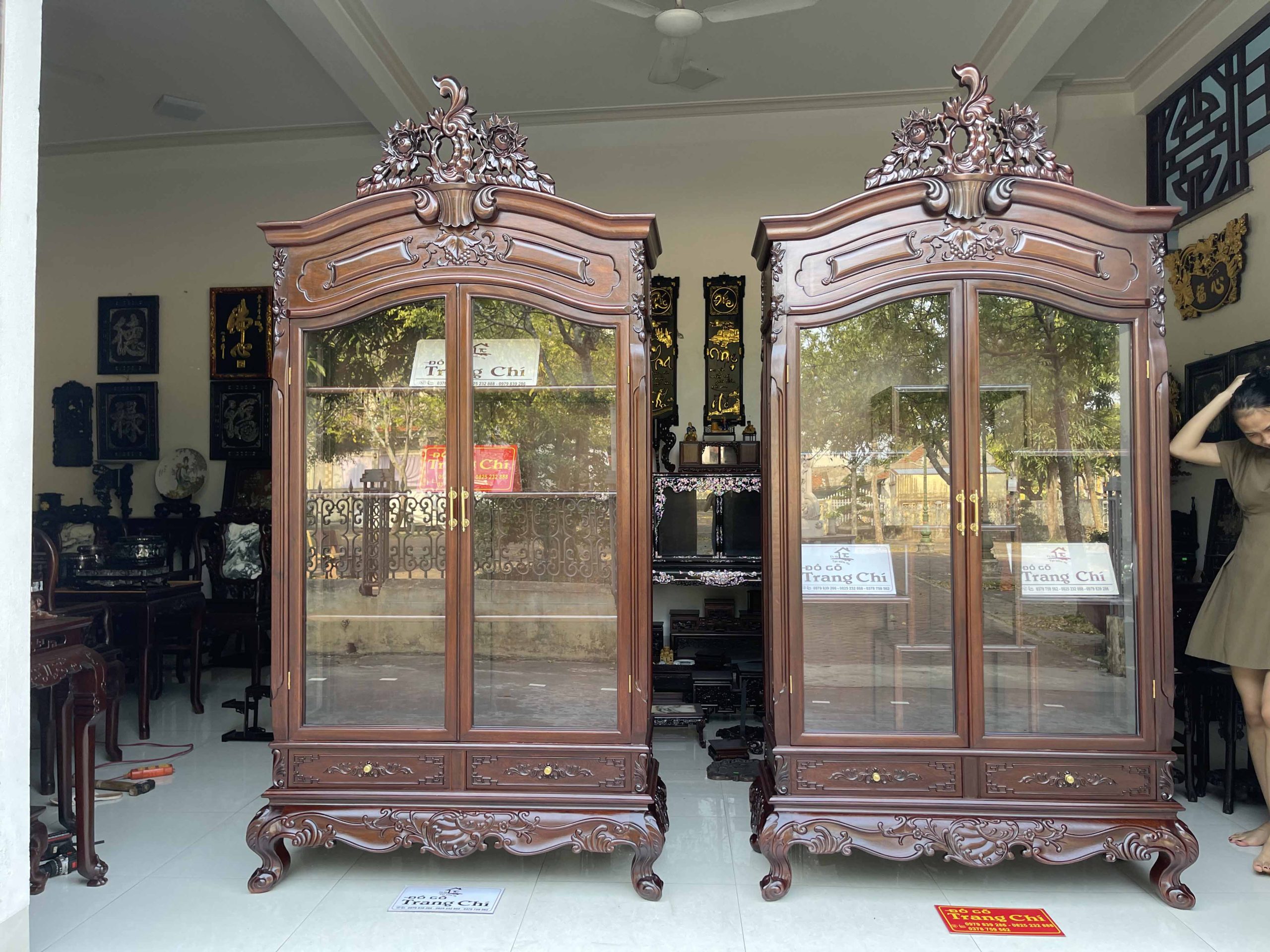 Mẫu Tủ Bày Đồ Louis Tân Cổ Điển 
