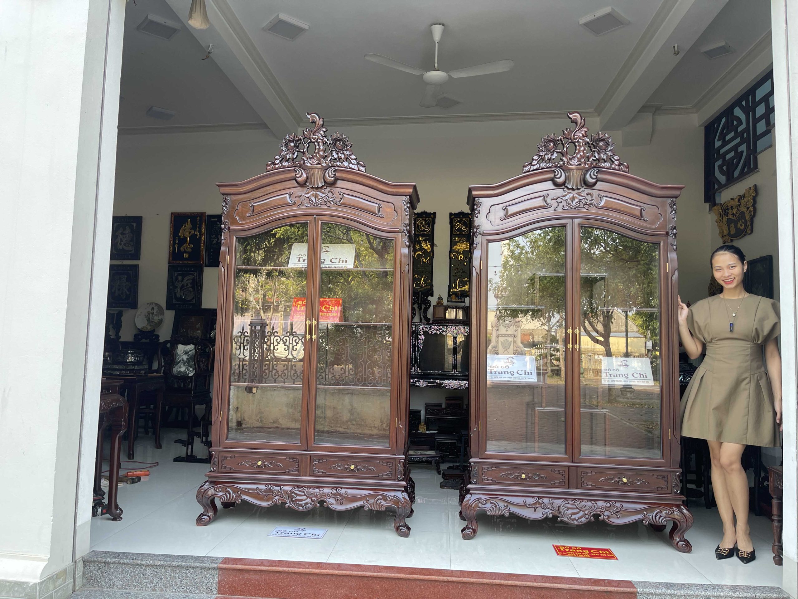 Mẫu Tủ Bày Đồ Louis Tân Cổ Điển 