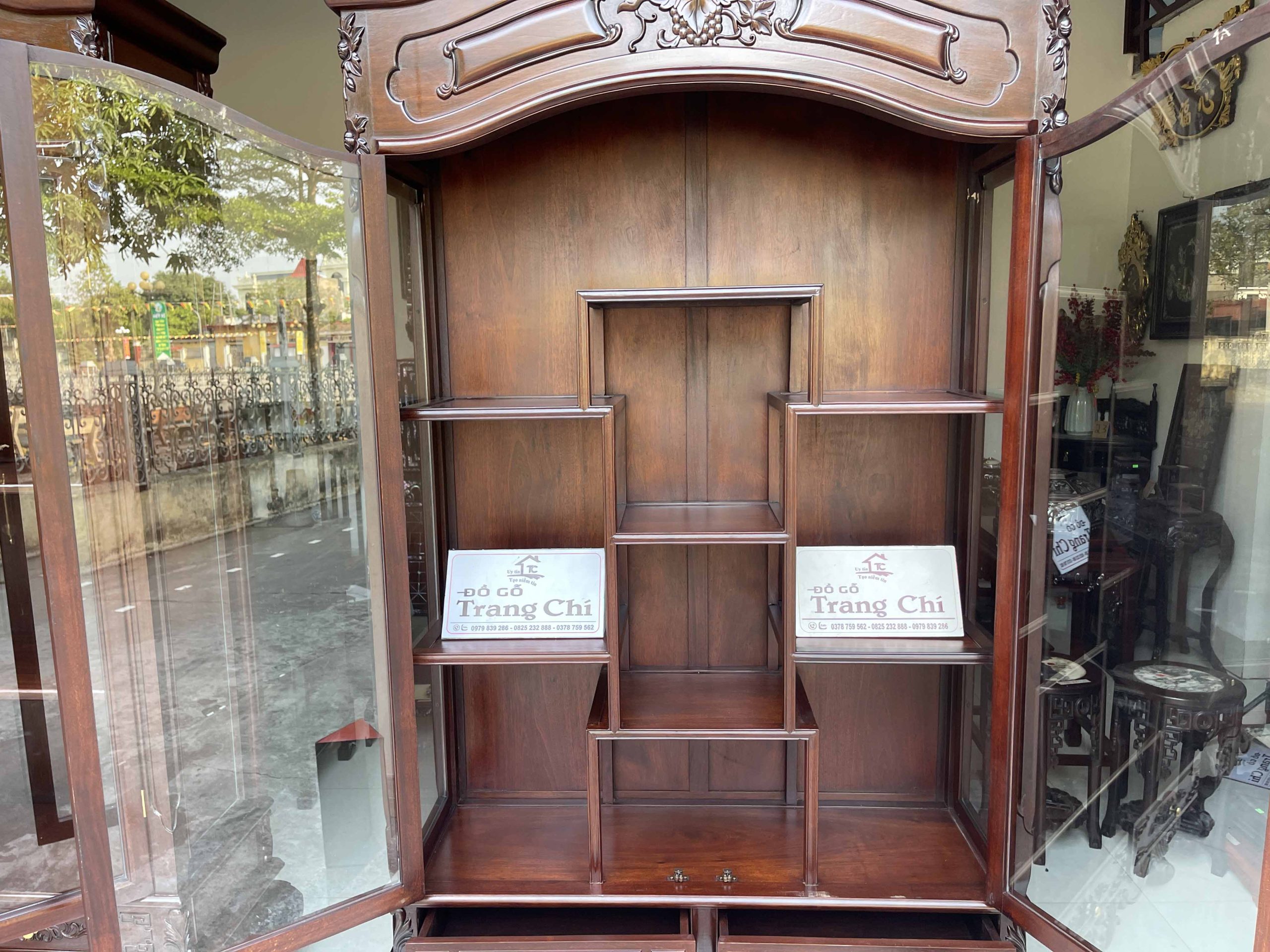 Mẫu Tủ Bày Đồ Louis Tân Cổ Điển 