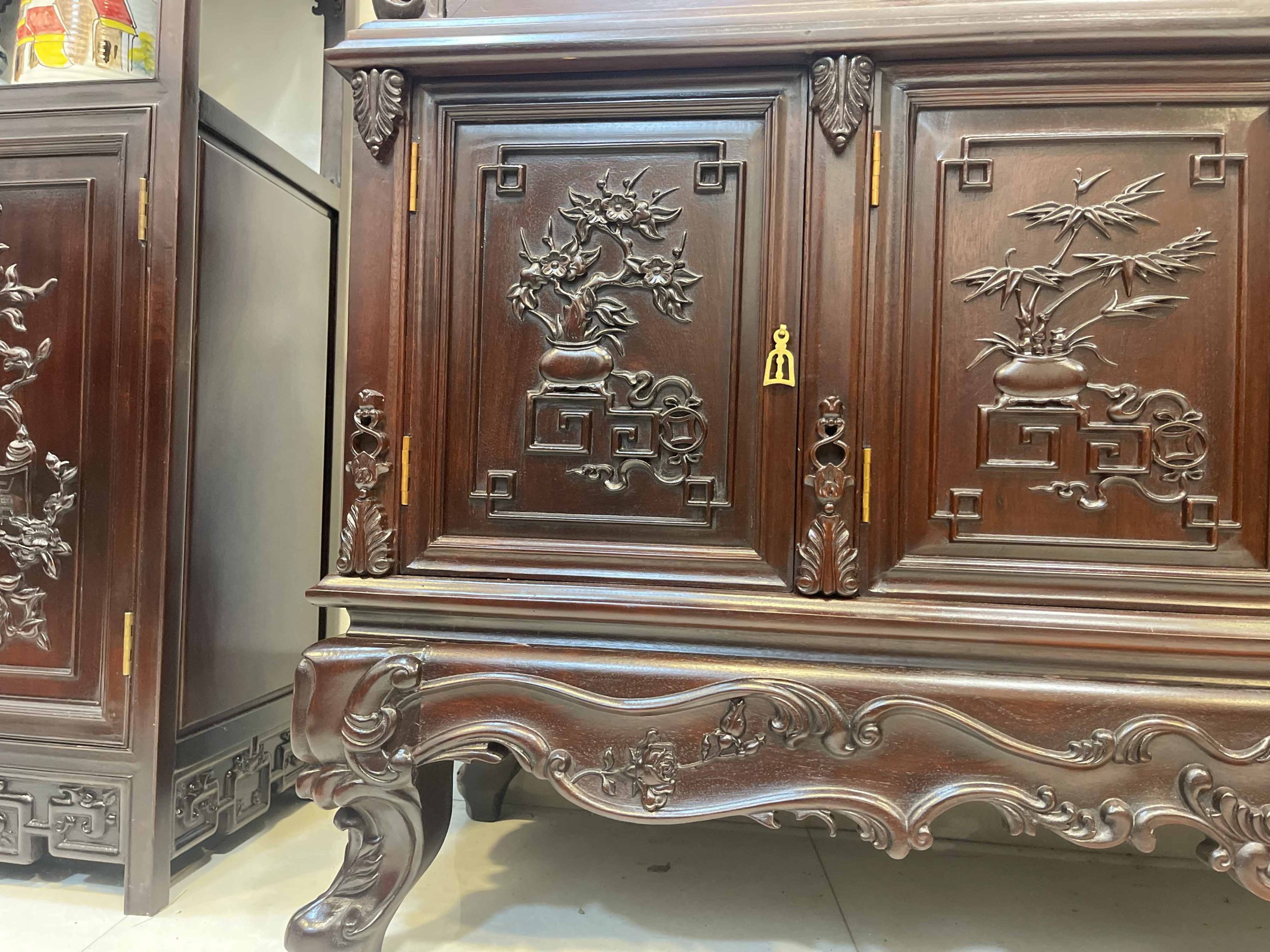Tủ Bày Đồ Louis 2 Thớt Có Kính
