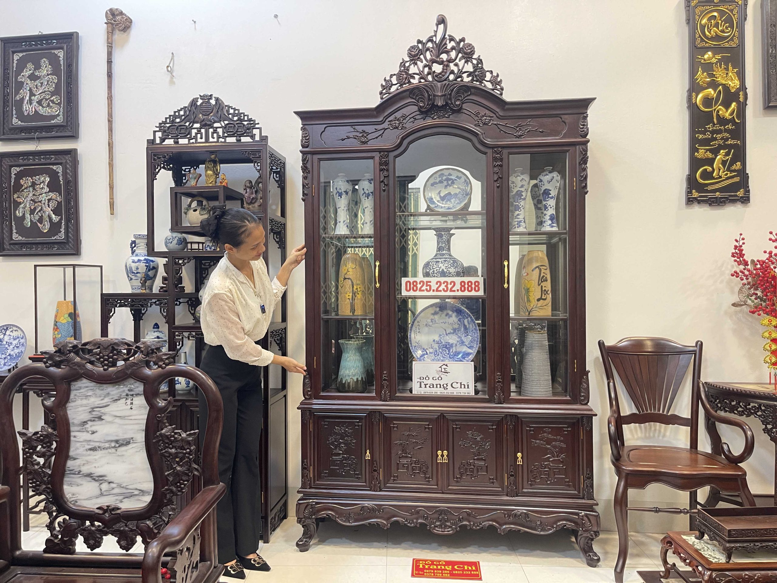 Tủ Bày Đồ Louis 2 Thớt Có Kính