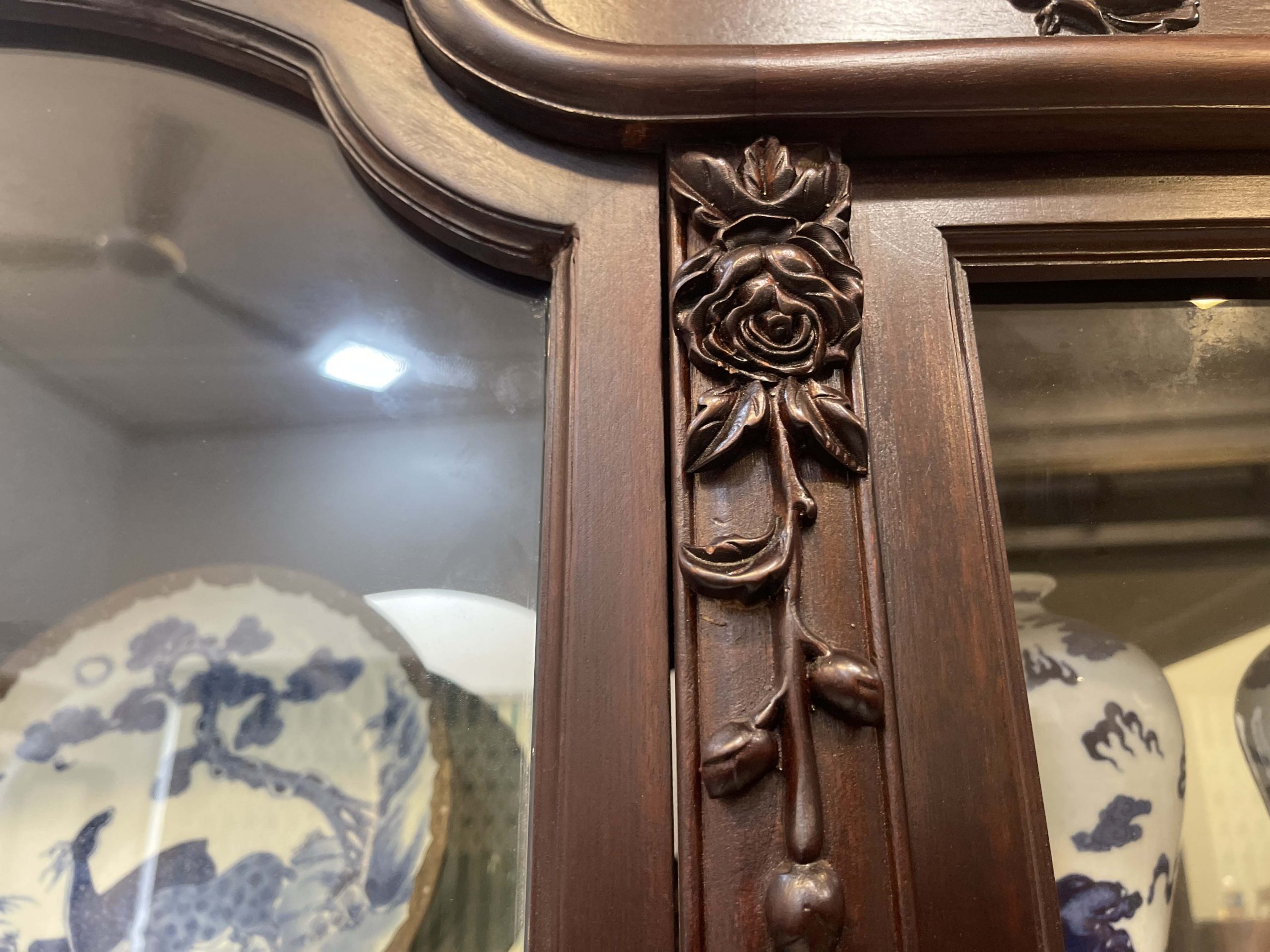Tủ Bày Đồ Louis 2 Thớt Có Kính