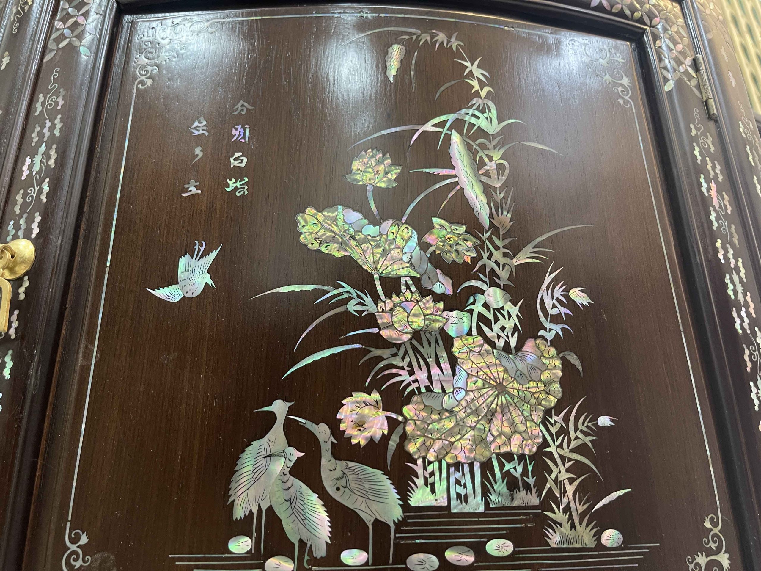 Tủ Góc 60 Bày Đồ Khảm Cẩn Ốc