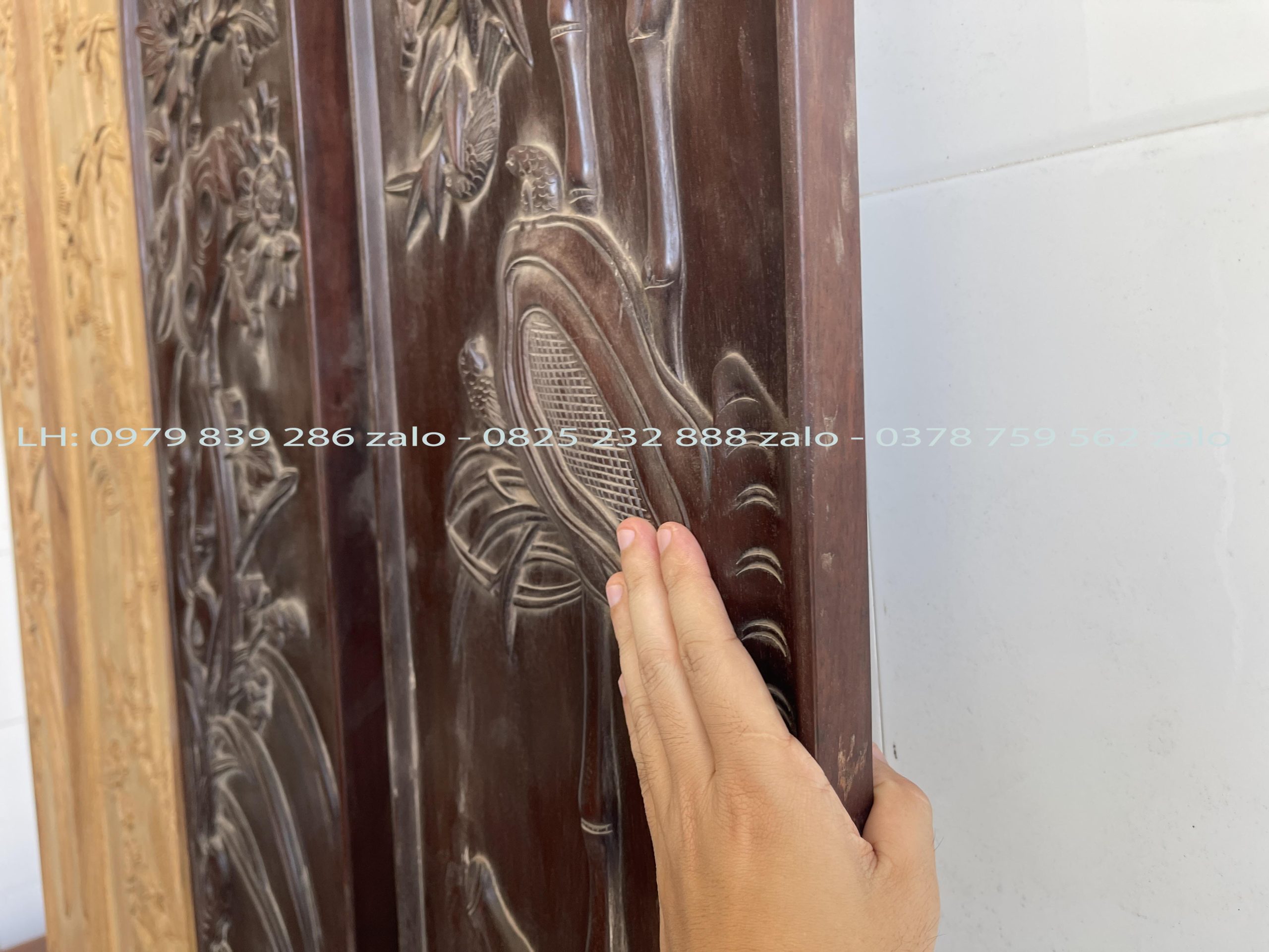 Đôi Câu Đối Đục Chạm Bốn Mùa