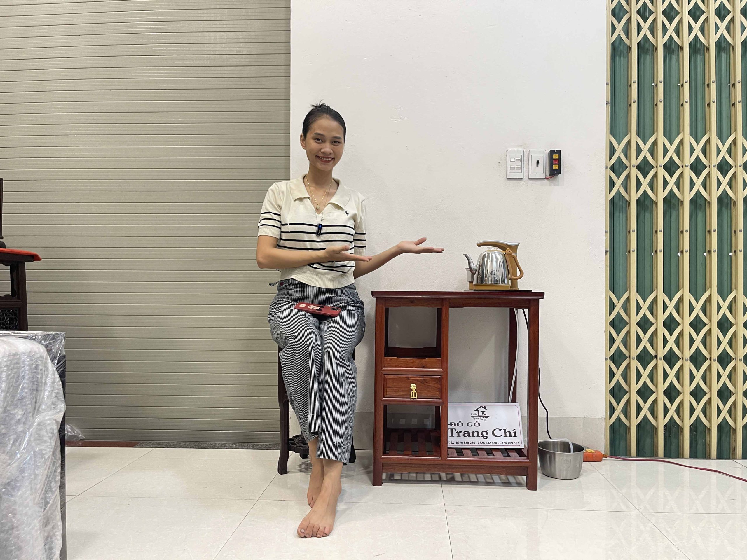 Kệ Pha Trà Có Ấm Và Siêu Gỗ Hương 