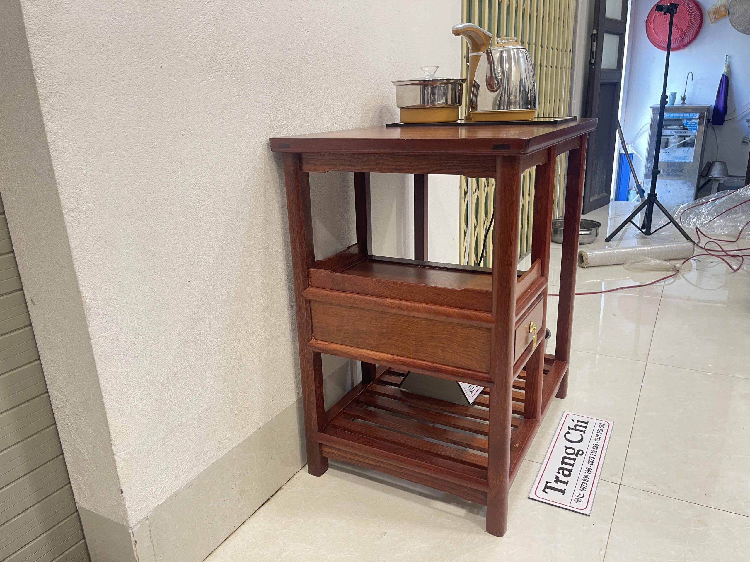 Kệ Pha Trà Có Ấm Và Siêu Gỗ Hương (11) Bộ Kệ Pha Trà Có Ấm Và Siêu Gỗ Hương