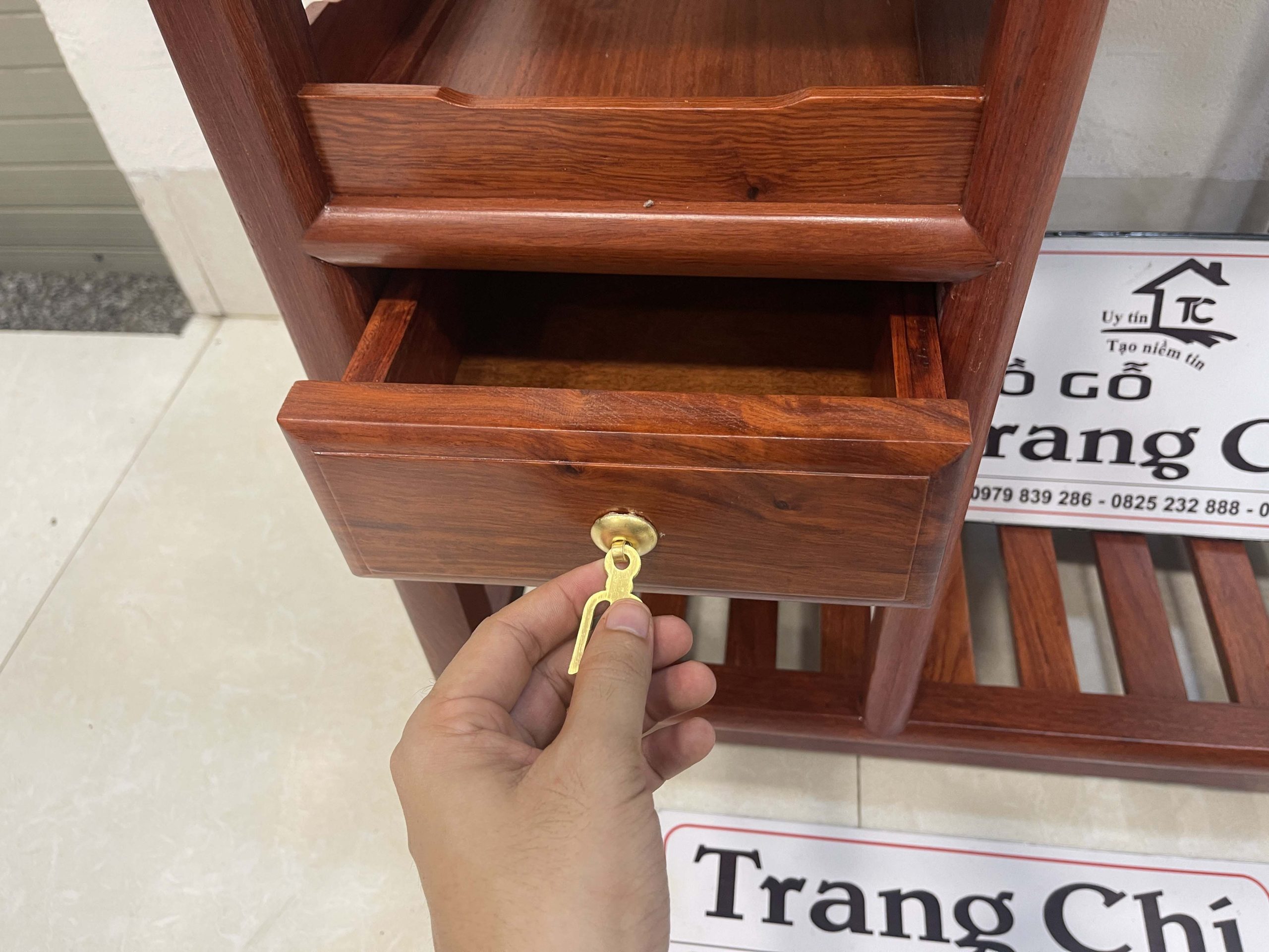 Kệ Pha Trà Có Ấm Và Siêu Gỗ Hương 