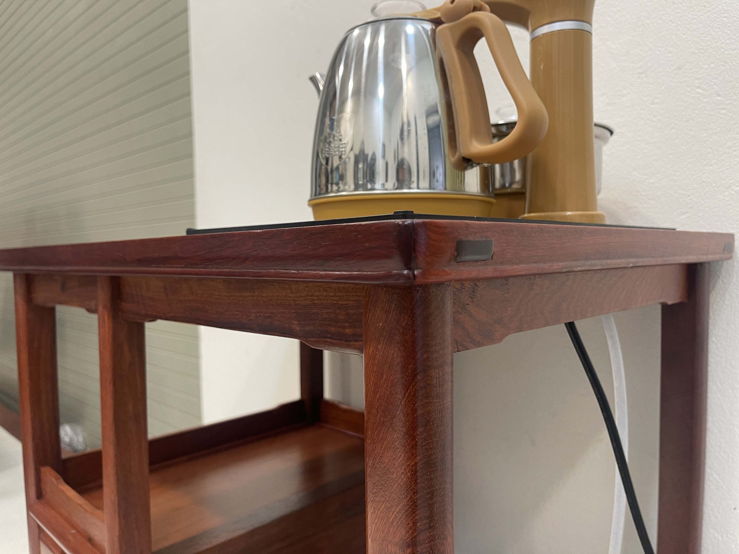 Kệ Pha Trà Có Ấm Và Siêu Gỗ Hương (5) Kệ Pha Trà Có Ấm Và Siêu Gỗ Hương