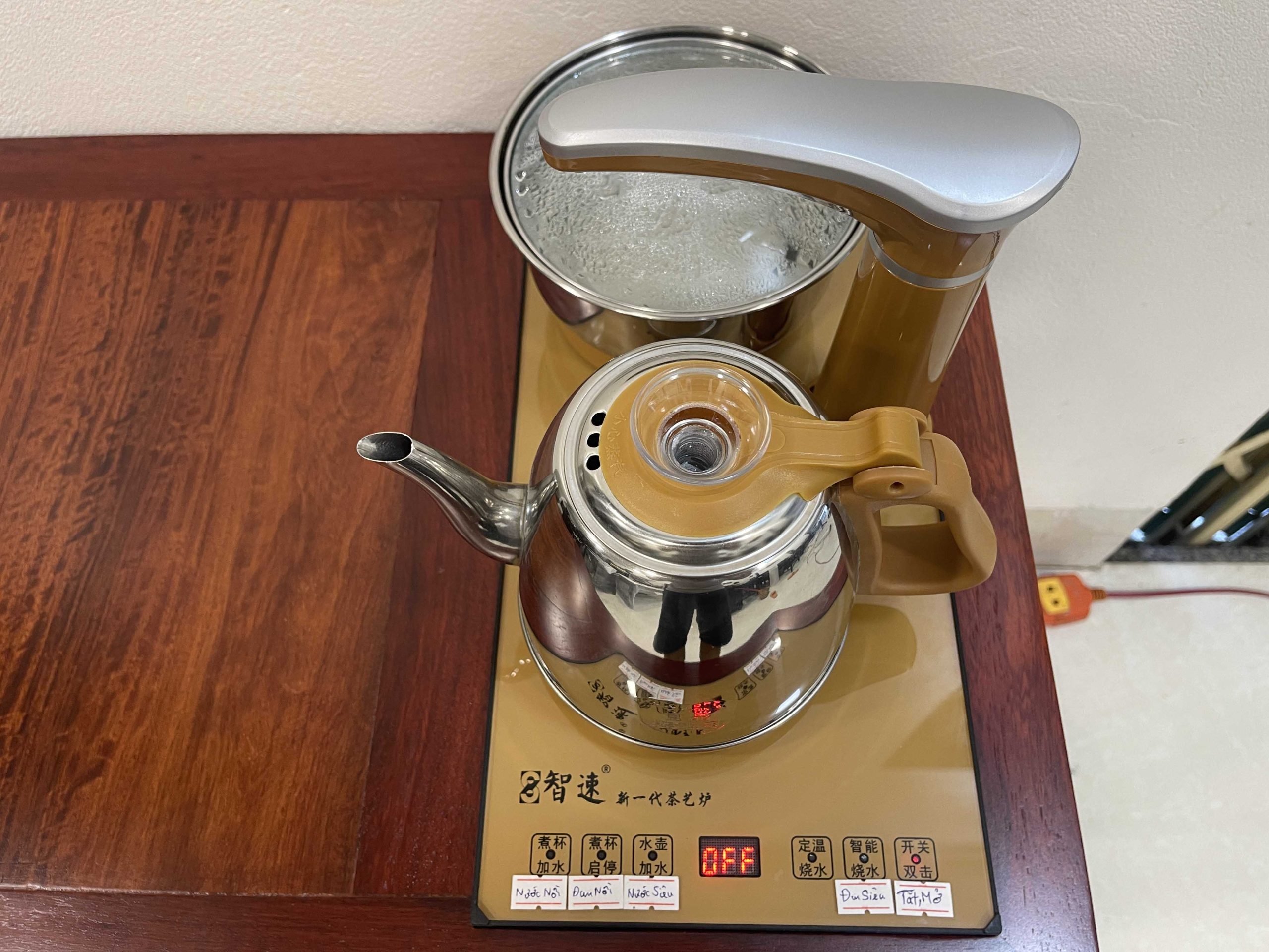 Bộ Kệ Pha Trà Có Ấm Và Siêu Gỗ Hương 