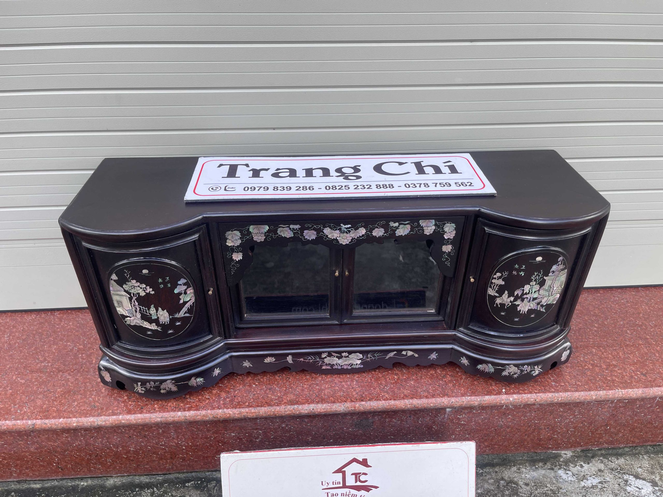 Mẫu Tủ Chè Mini Cánh Cong Khảm Tích