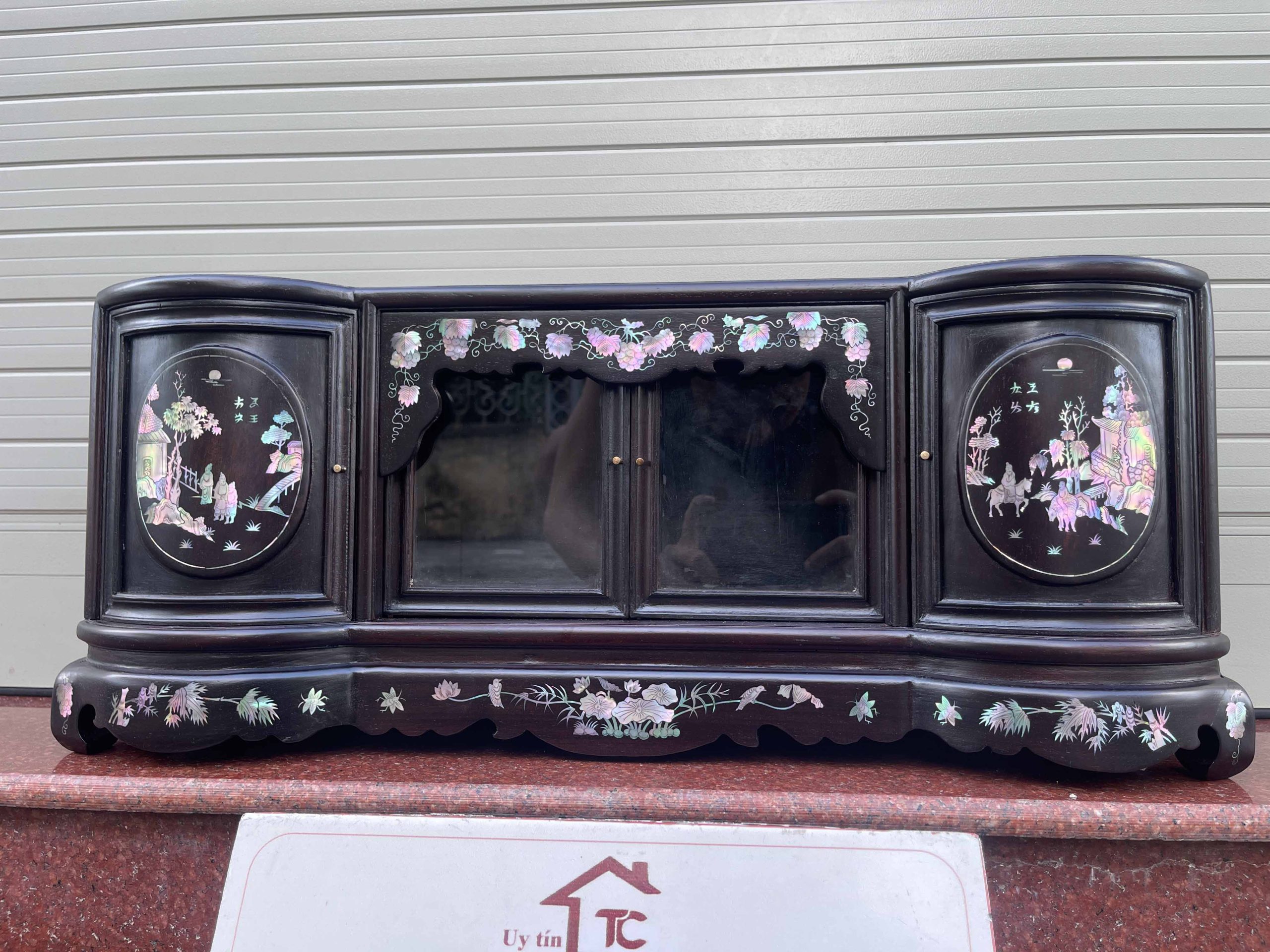 Mẫu Tủ Chè Mini Cánh Cong Khảm Tích