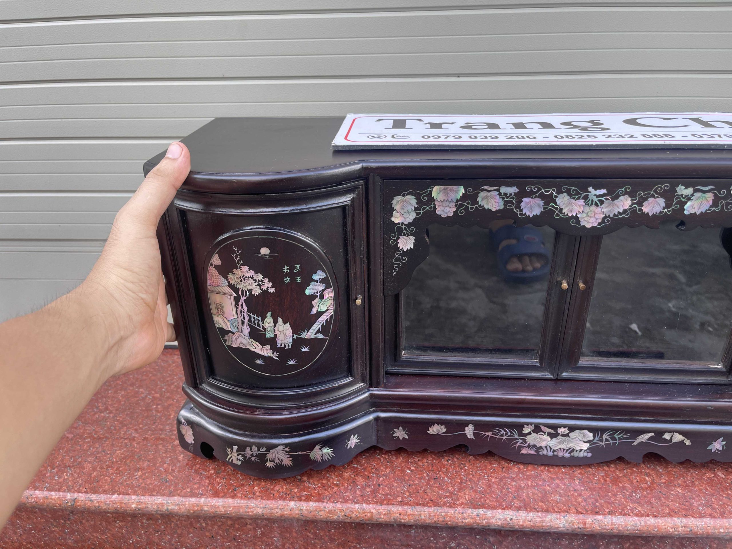 Mẫu Tủ Chè Mini Cánh Cong Khảm Tích
