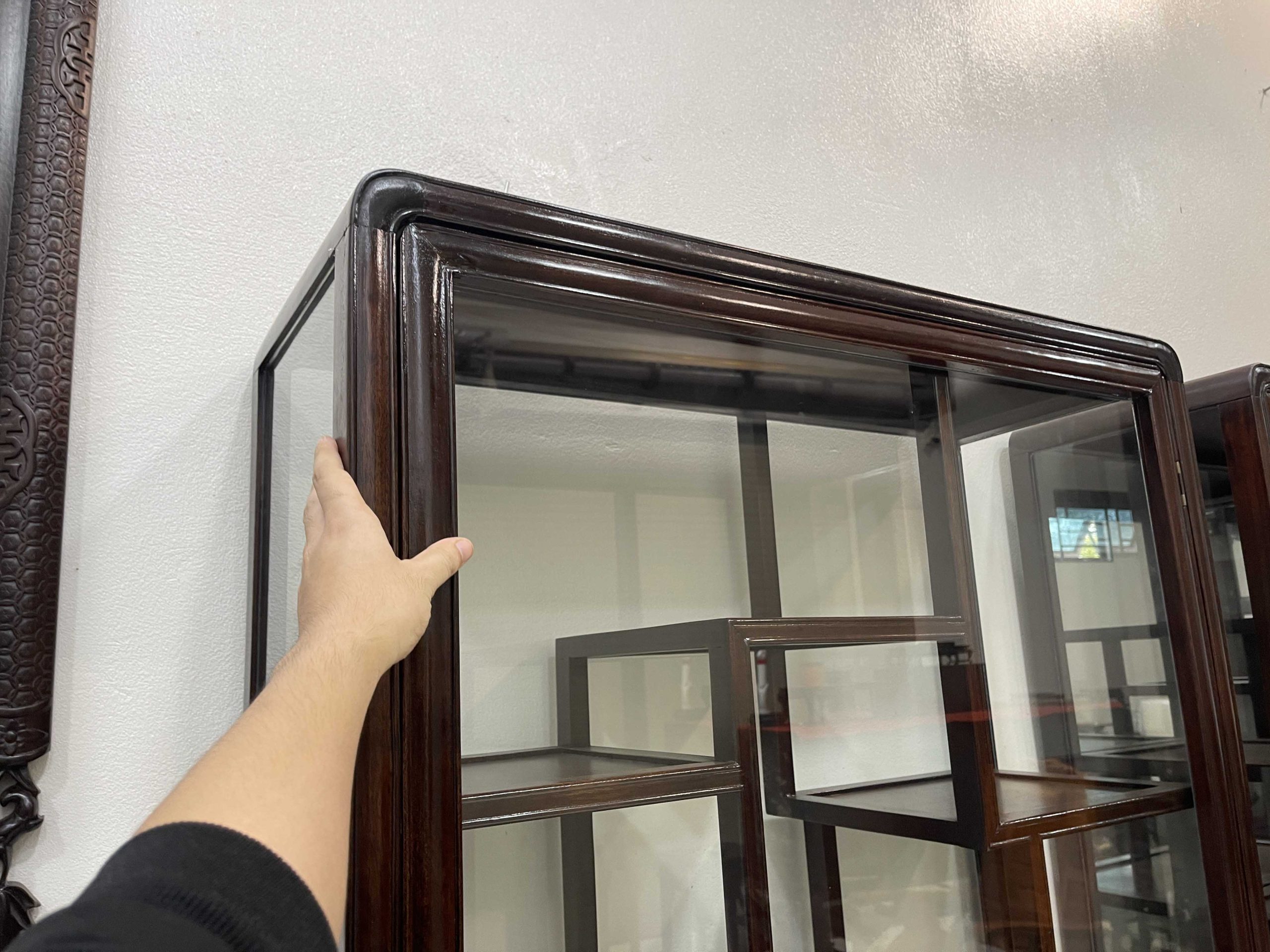 Tủ Bày Đồ Gỗ Gụ Kính 4 Mặt