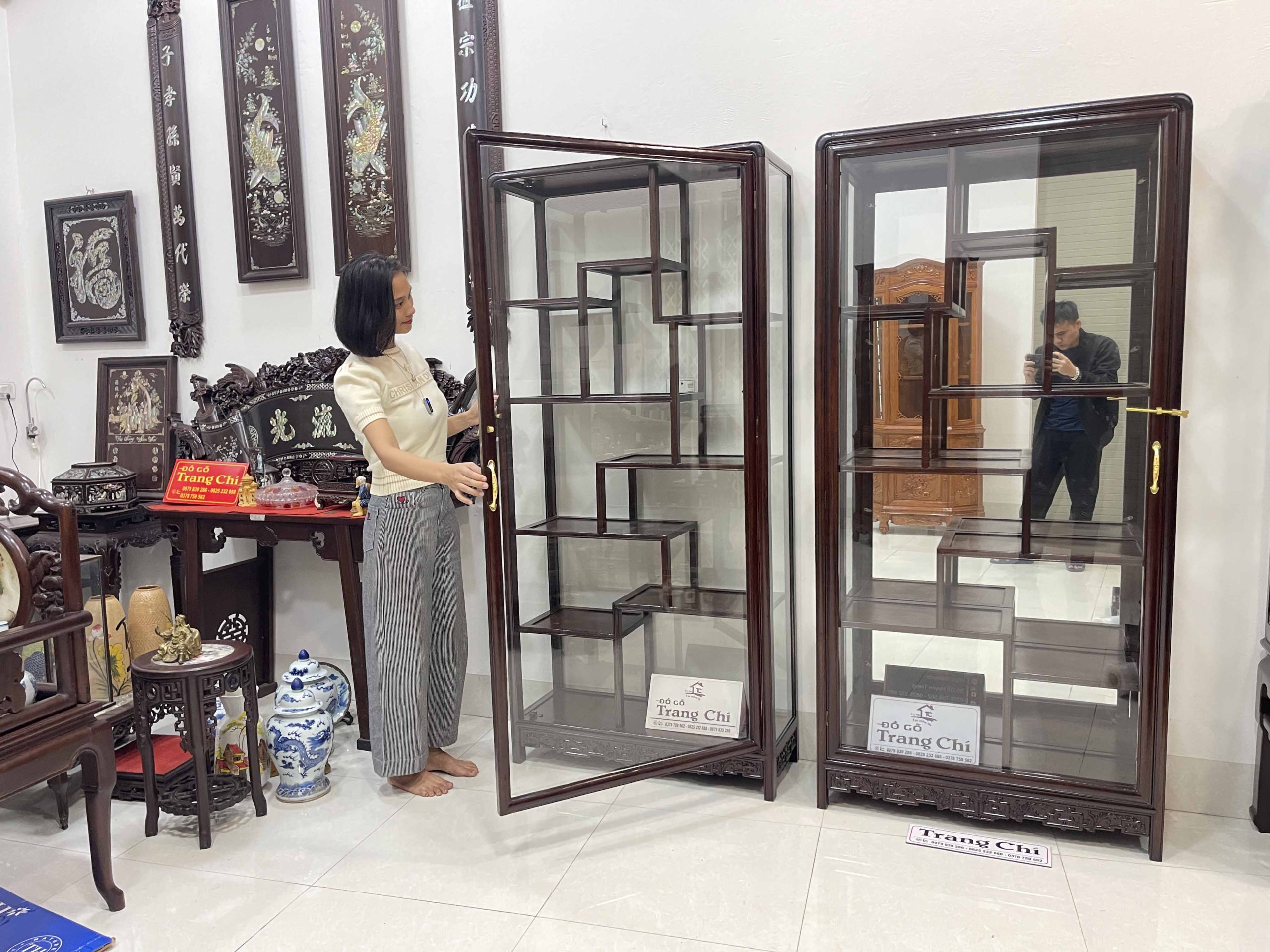 Tủ Bày Đồ Gỗ Gụ Kính 4 Mặt