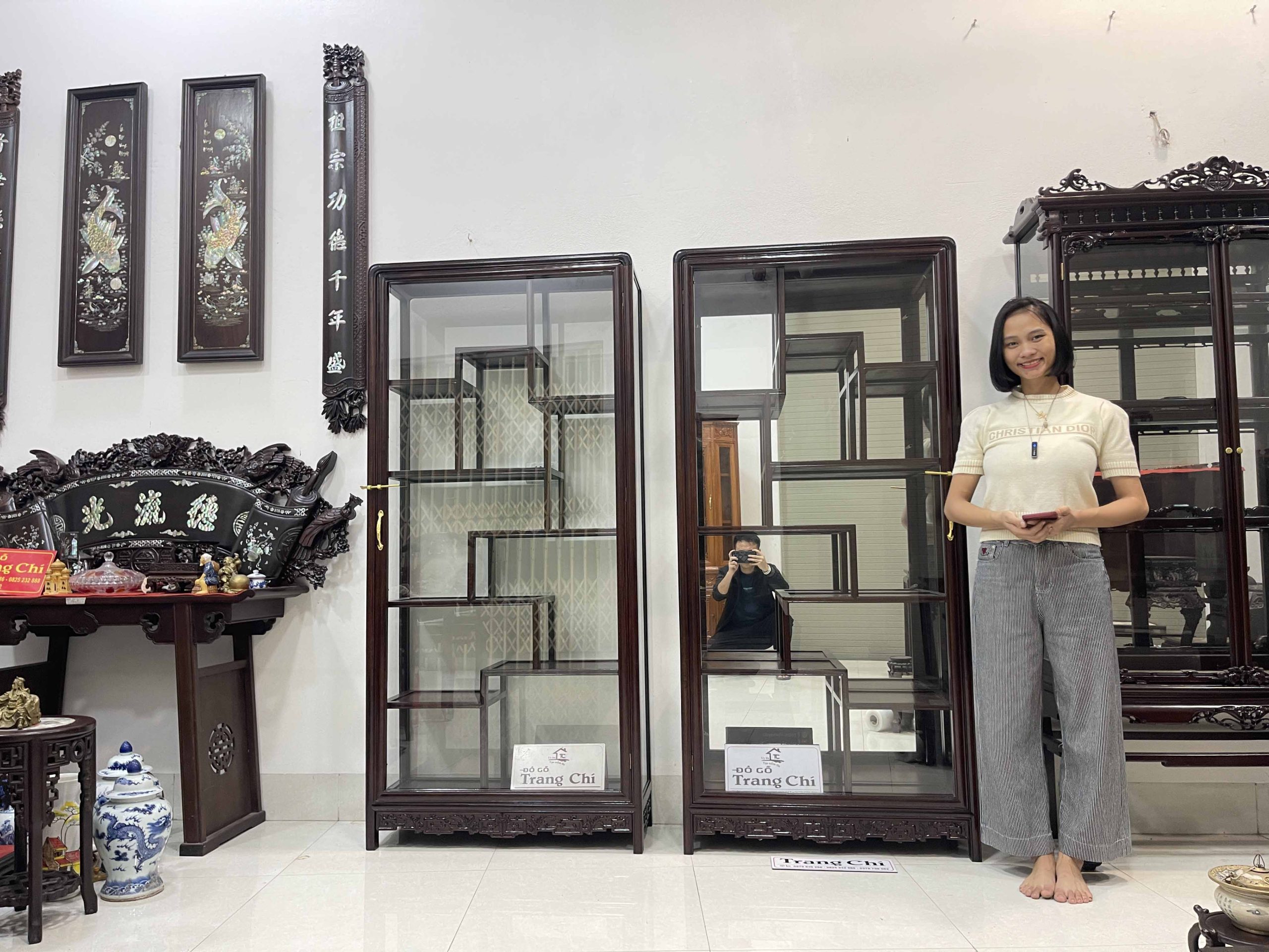 Tủ Bày Đồ Gỗ Gụ Kính 4 Mặt