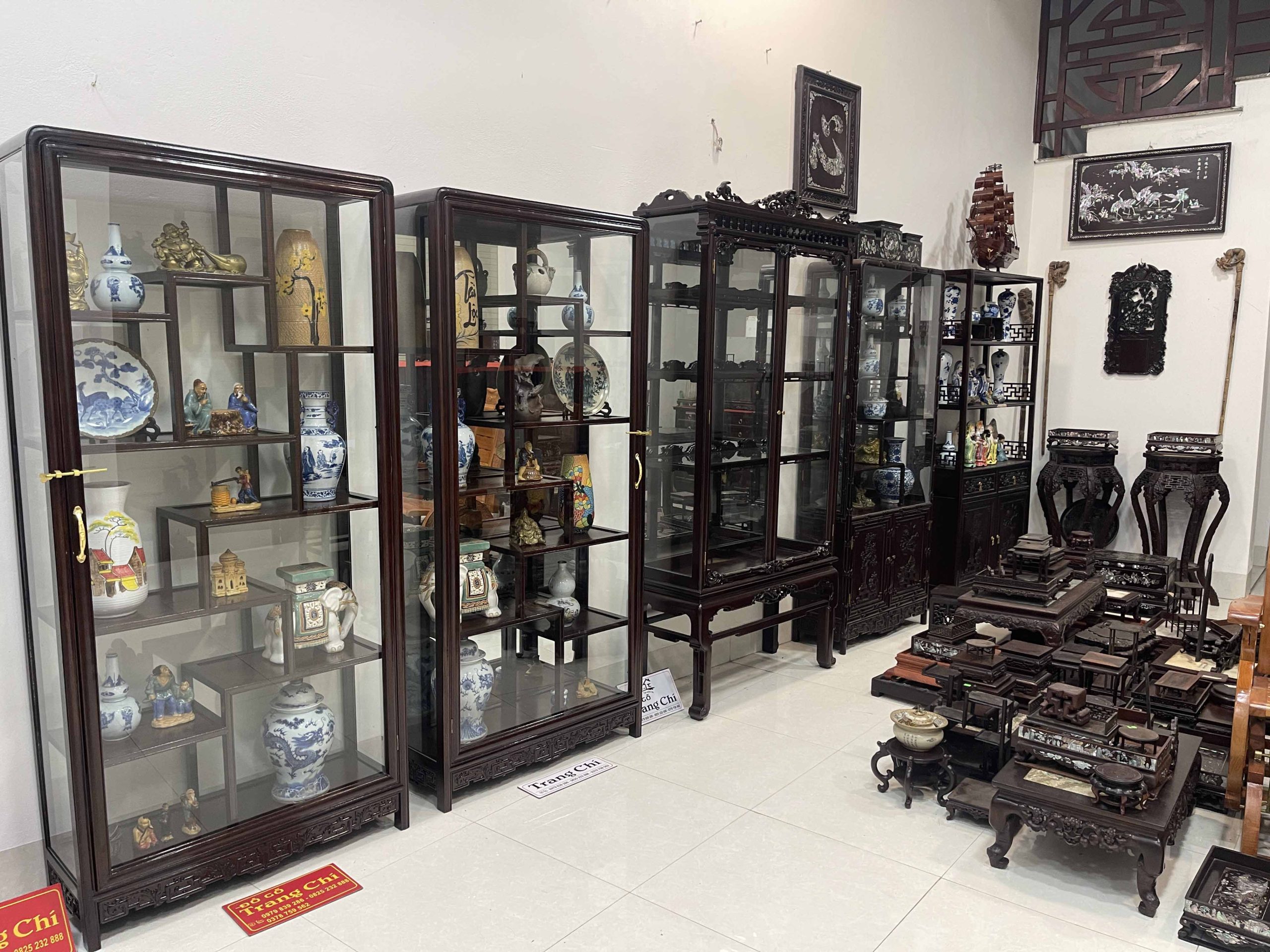 Tủ Bày Đồ Gỗ Gụ Kính 4 Mặt