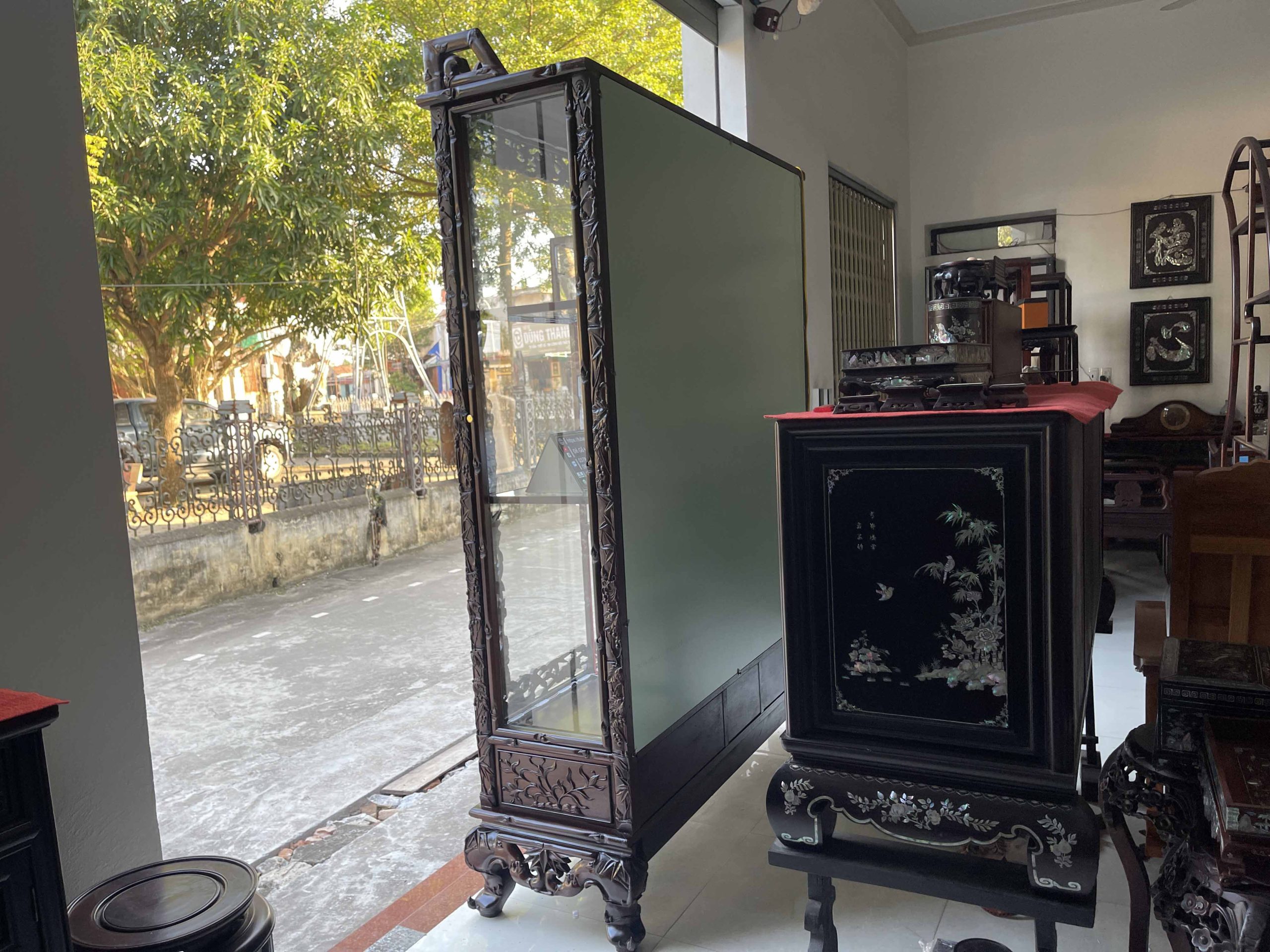 Tủ Bày Đồ Trúc Cỡ Đại Có Kính