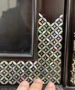 Tủ Louis khảm Ốc Đẹp Đỏ Rực