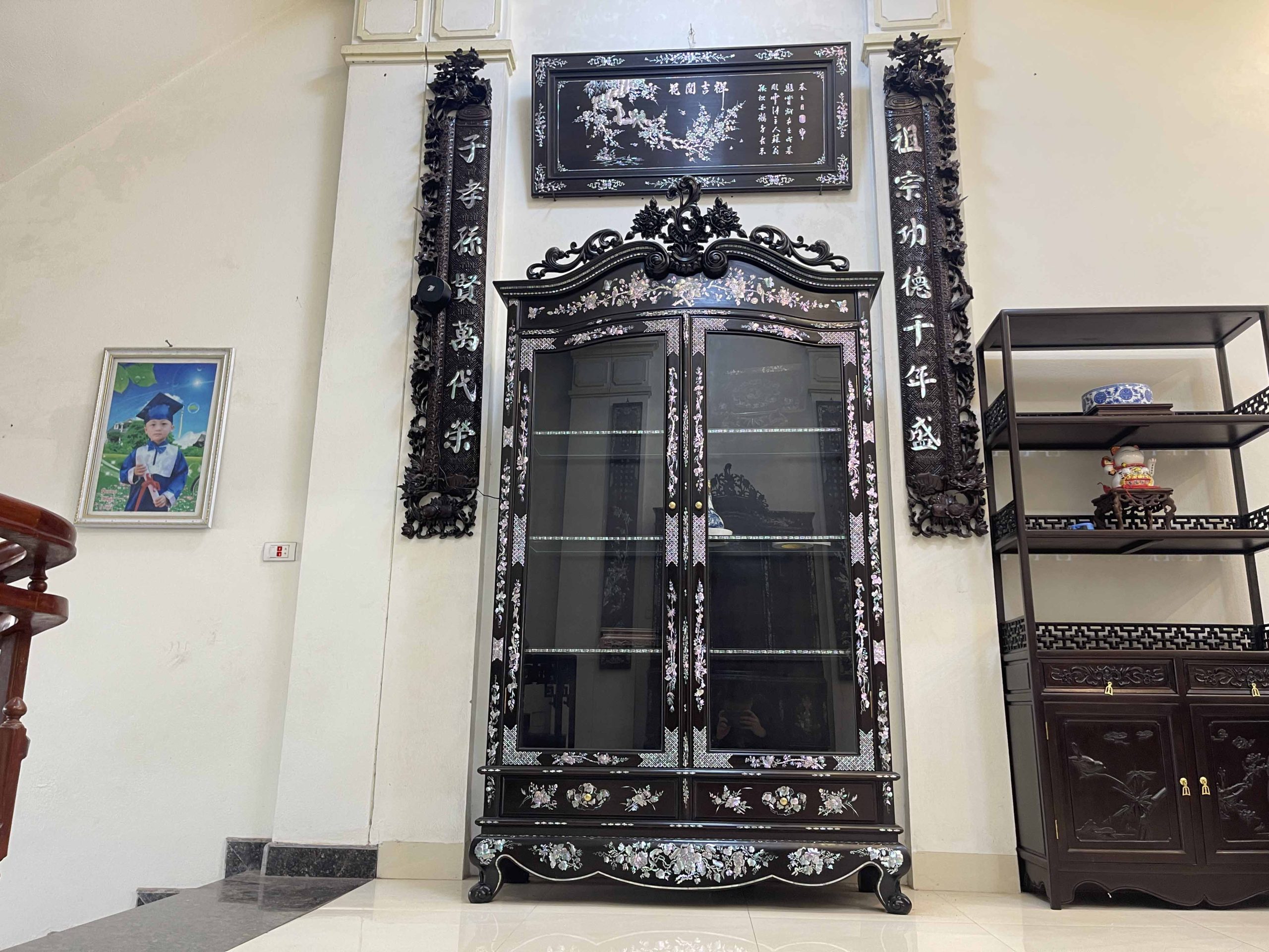 Tủ Louis khảm Ốc Đẹp Đỏ Rực