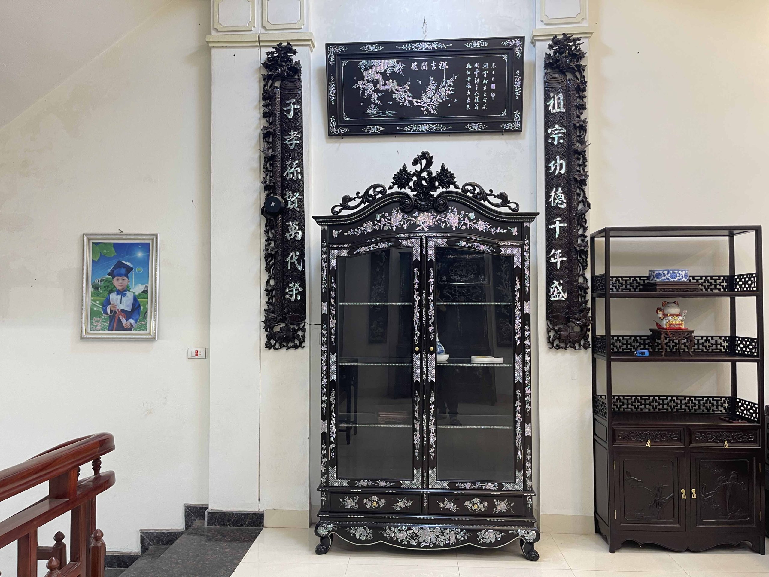 Tủ Louis khảm Ốc Đẹp Đỏ Rực