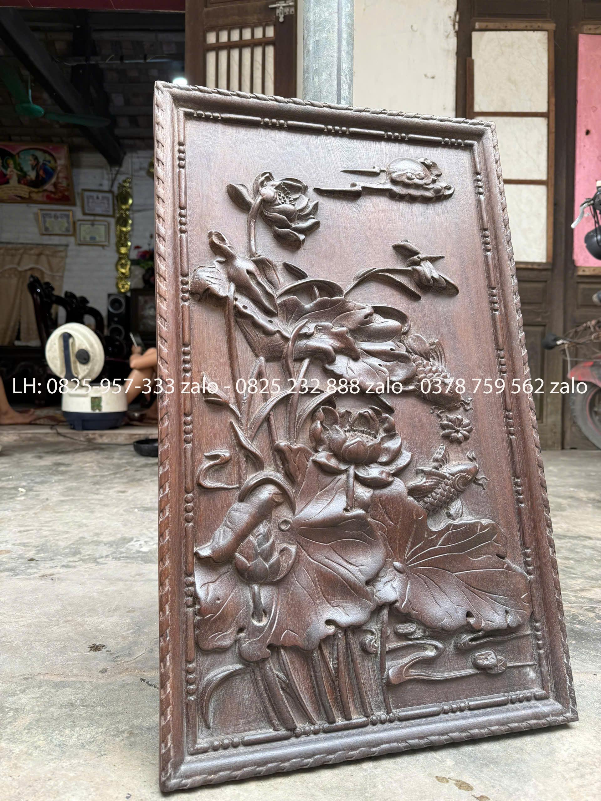 Bức Tranh Chạm Sen Cá Chép Gỗ Lim