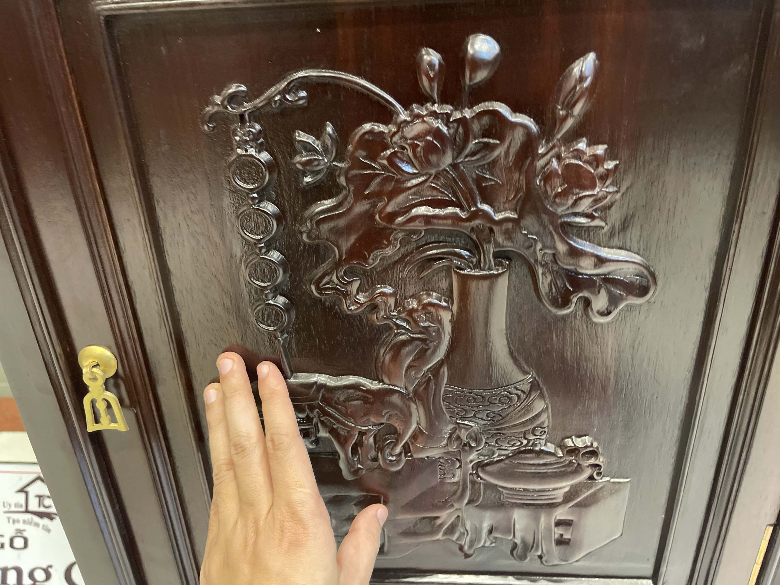 Mẫu Tủ Táp Kê Đồ Đựng Đồ Gỗ Gụ