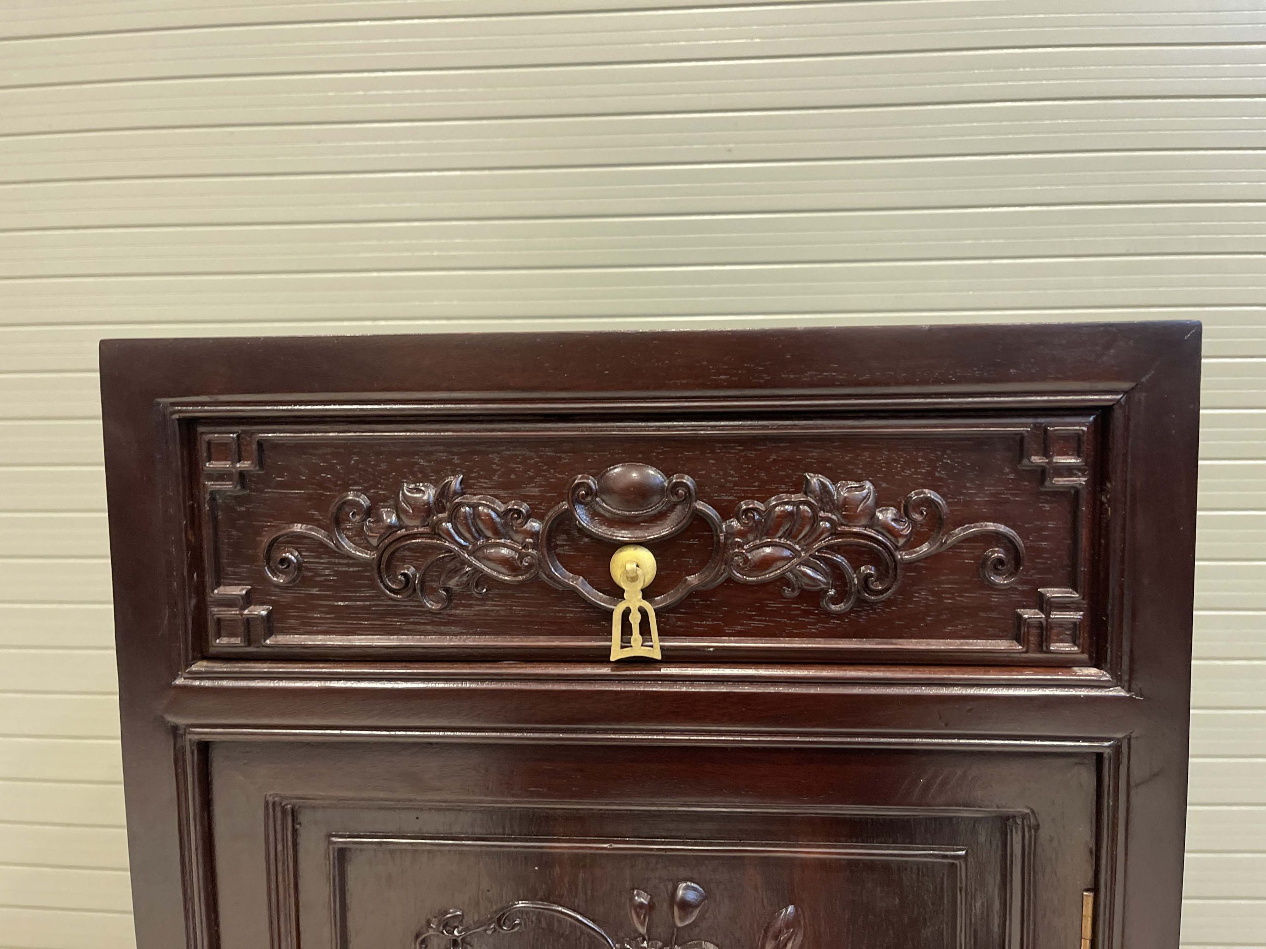 Mẫu Tủ Táp Kê Đồ Đựng Đồ Gỗ Gụ (7) Mẫu Tủ Táp Kê Đồ Đựng Đồ Gỗ Gụ