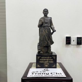 Tượng Ngài Trần Quốc Tuấn Gỗ Mun