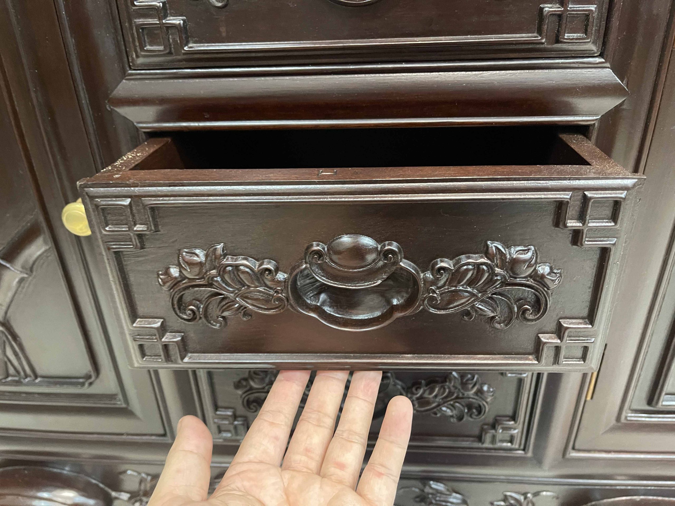 Mẫu Kệ Tivi 217 Gỗ GụMẫu Kệ Tivi 217 Gỗ Gụ