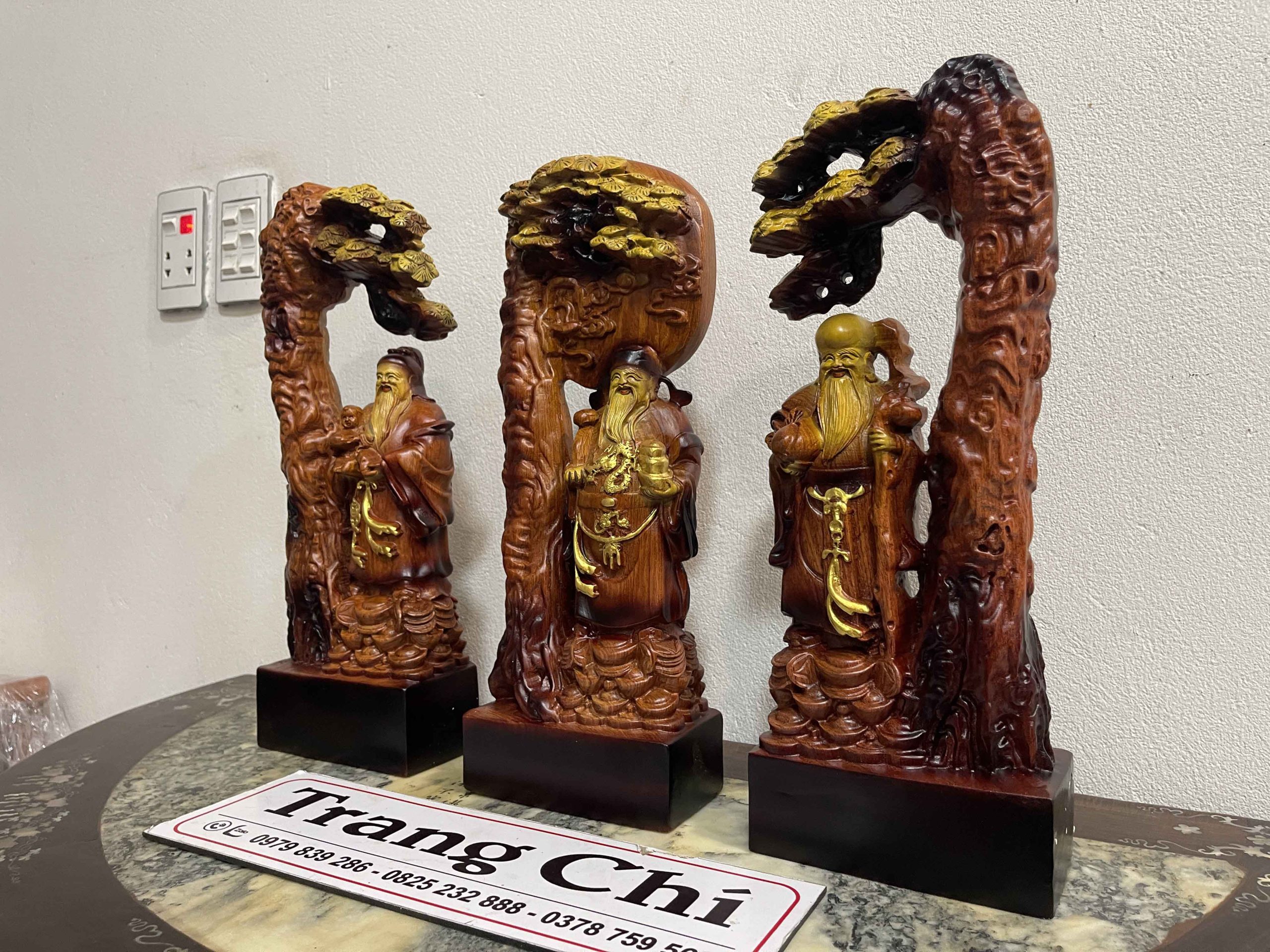 Bộ Tam Đa Đứng Dưới Gốc Tùng