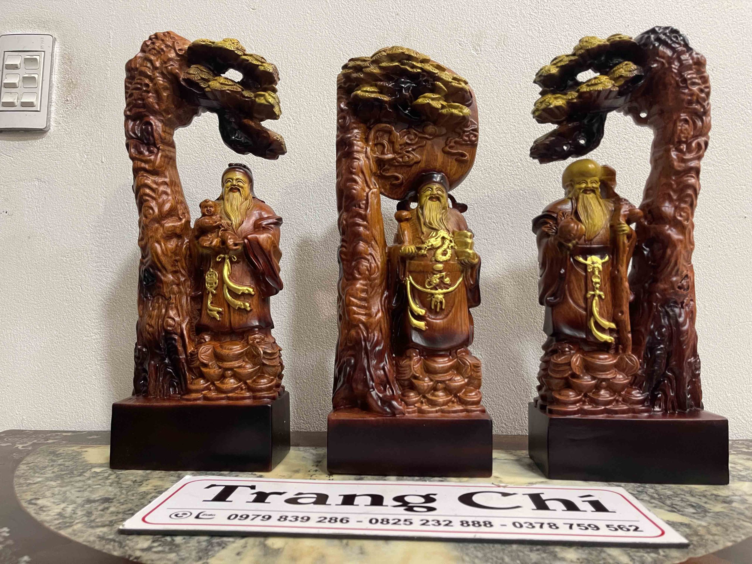 Bộ Tam Đa Đứng Dưới Gốc Tùng
