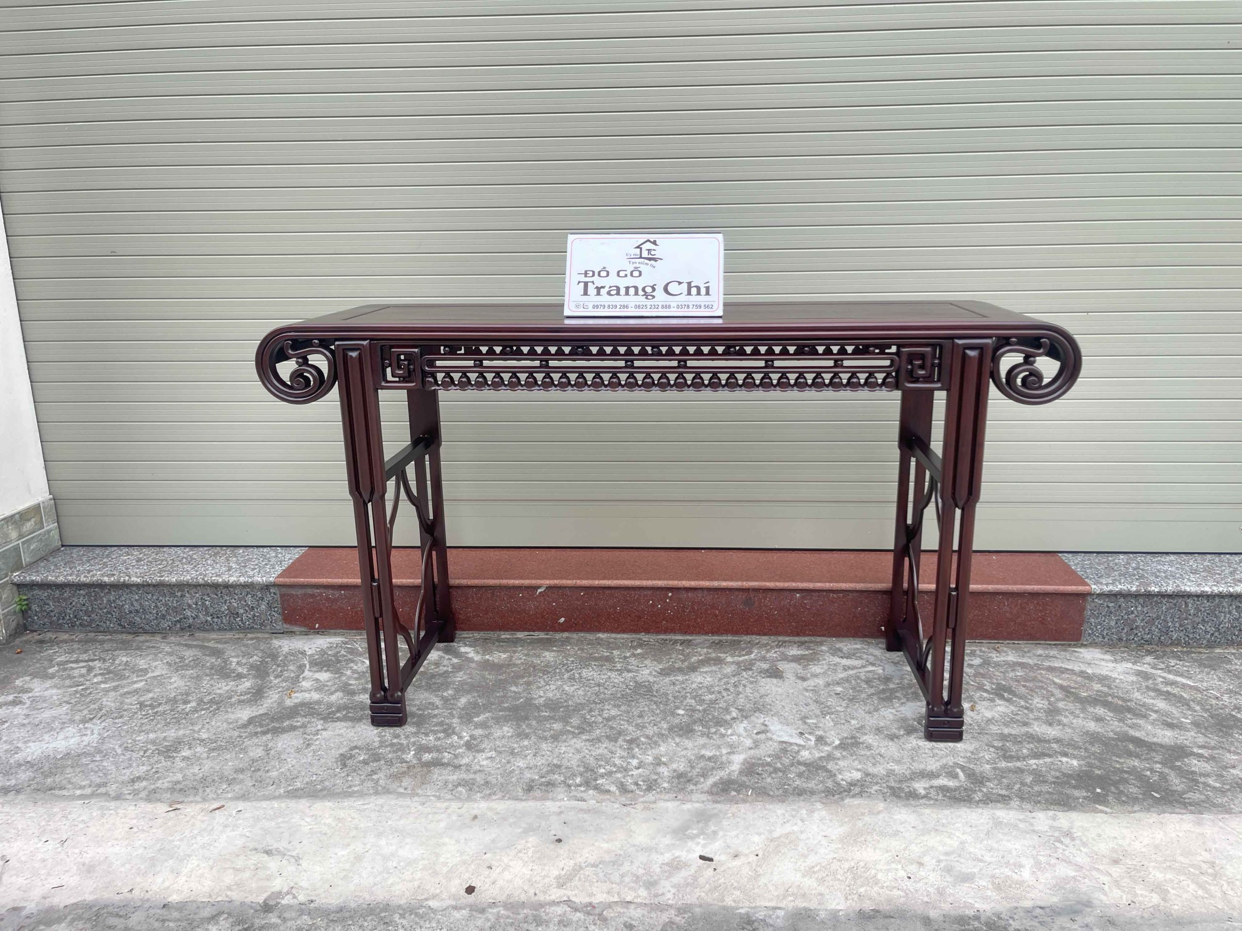 Mẫu Bàn Chuông Bày Đồ Dáng Cuốn