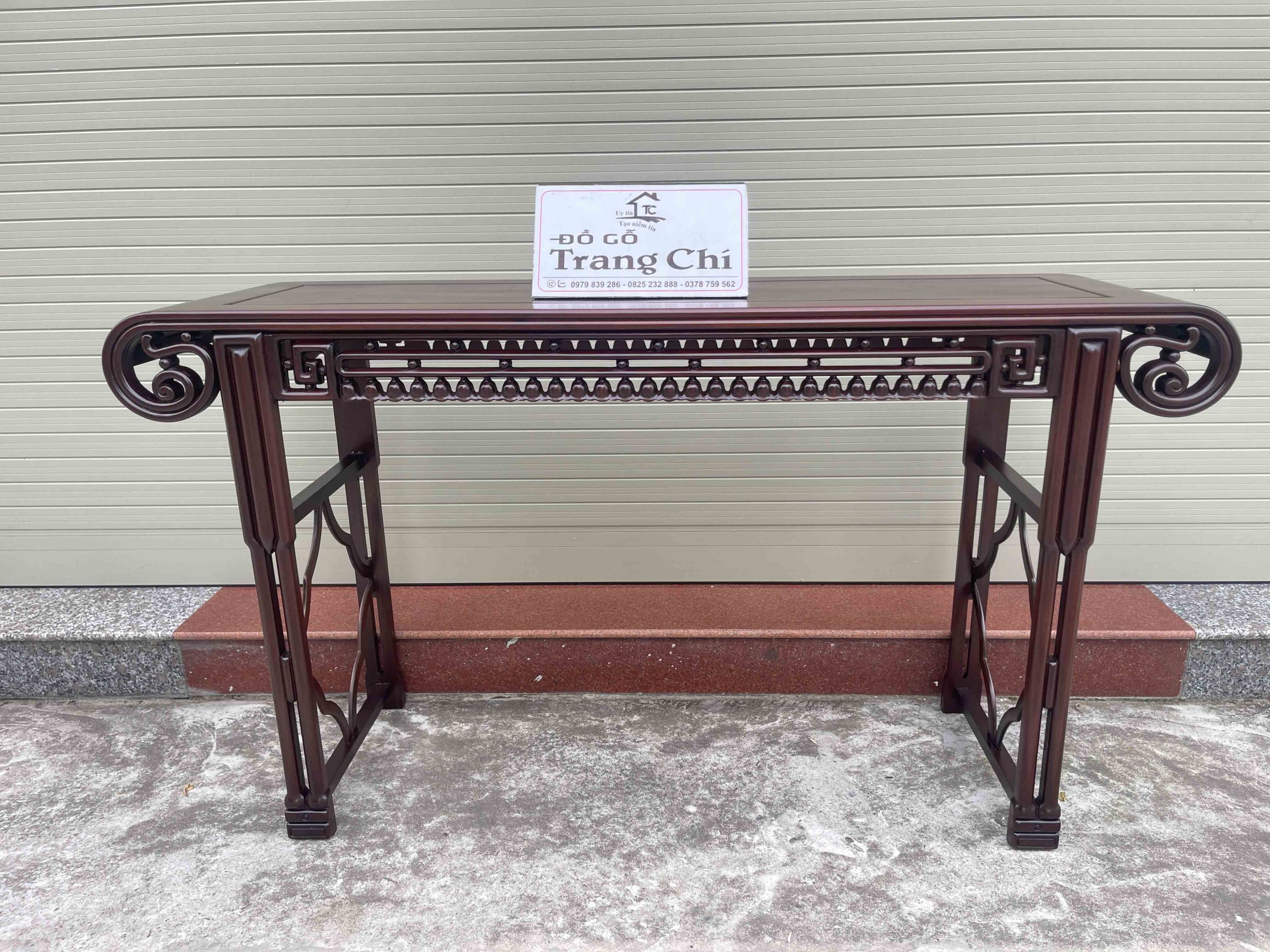 Mẫu Bàn Chuông Bày Đồ Dáng Cuốn