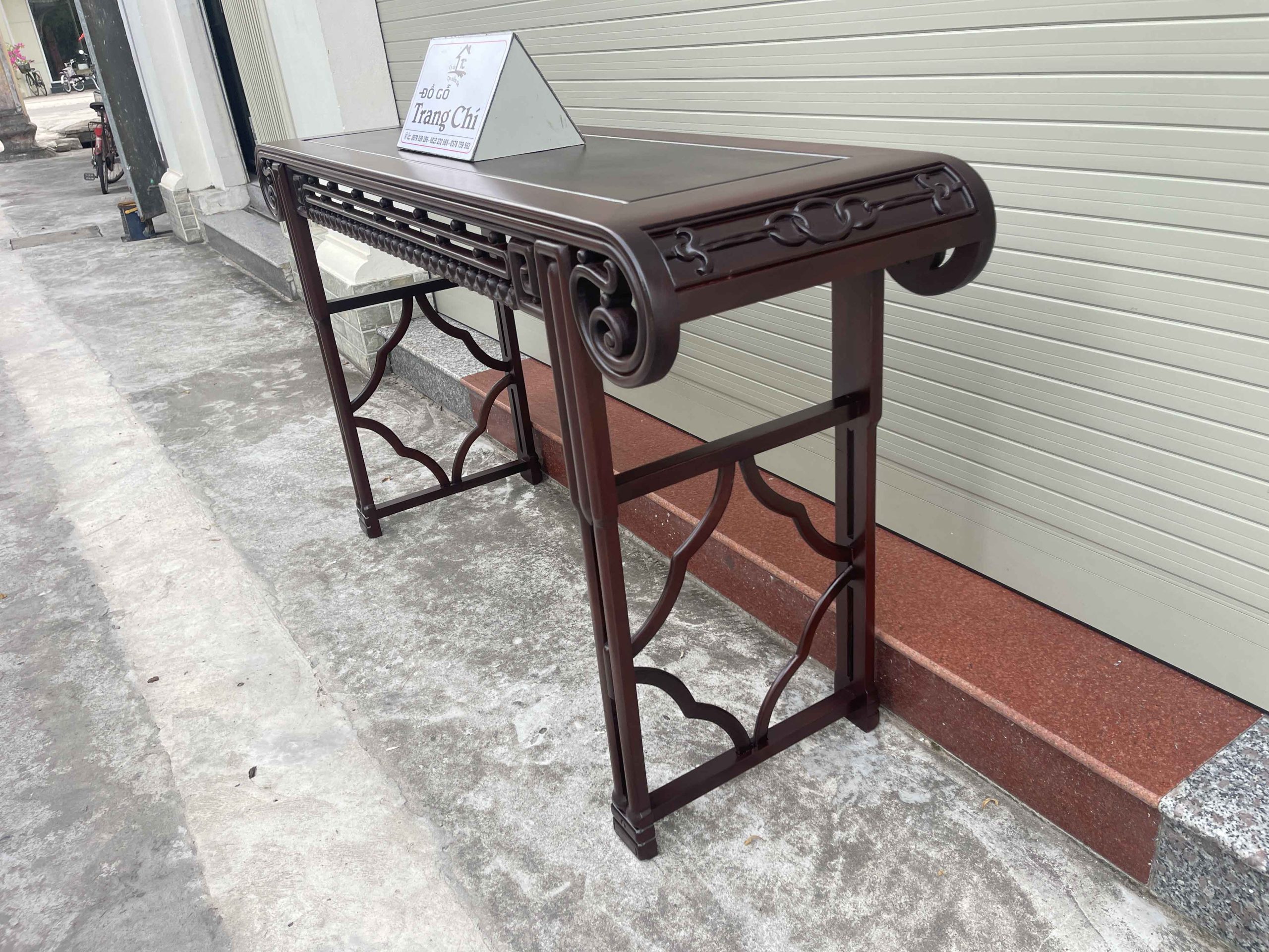 Mẫu Bàn Chuông Bày Đồ Dáng Cuốn