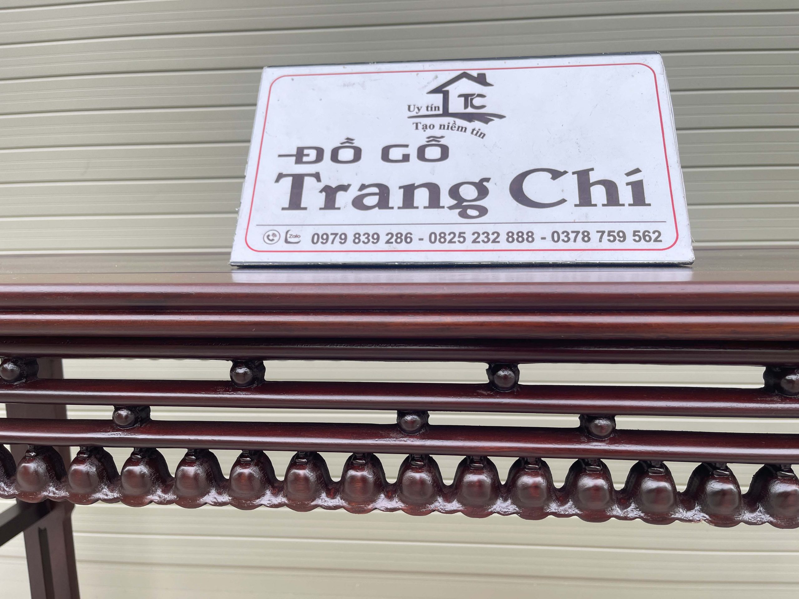 Mẫu Bàn Chuông Bày Đồ Dáng Cuốn