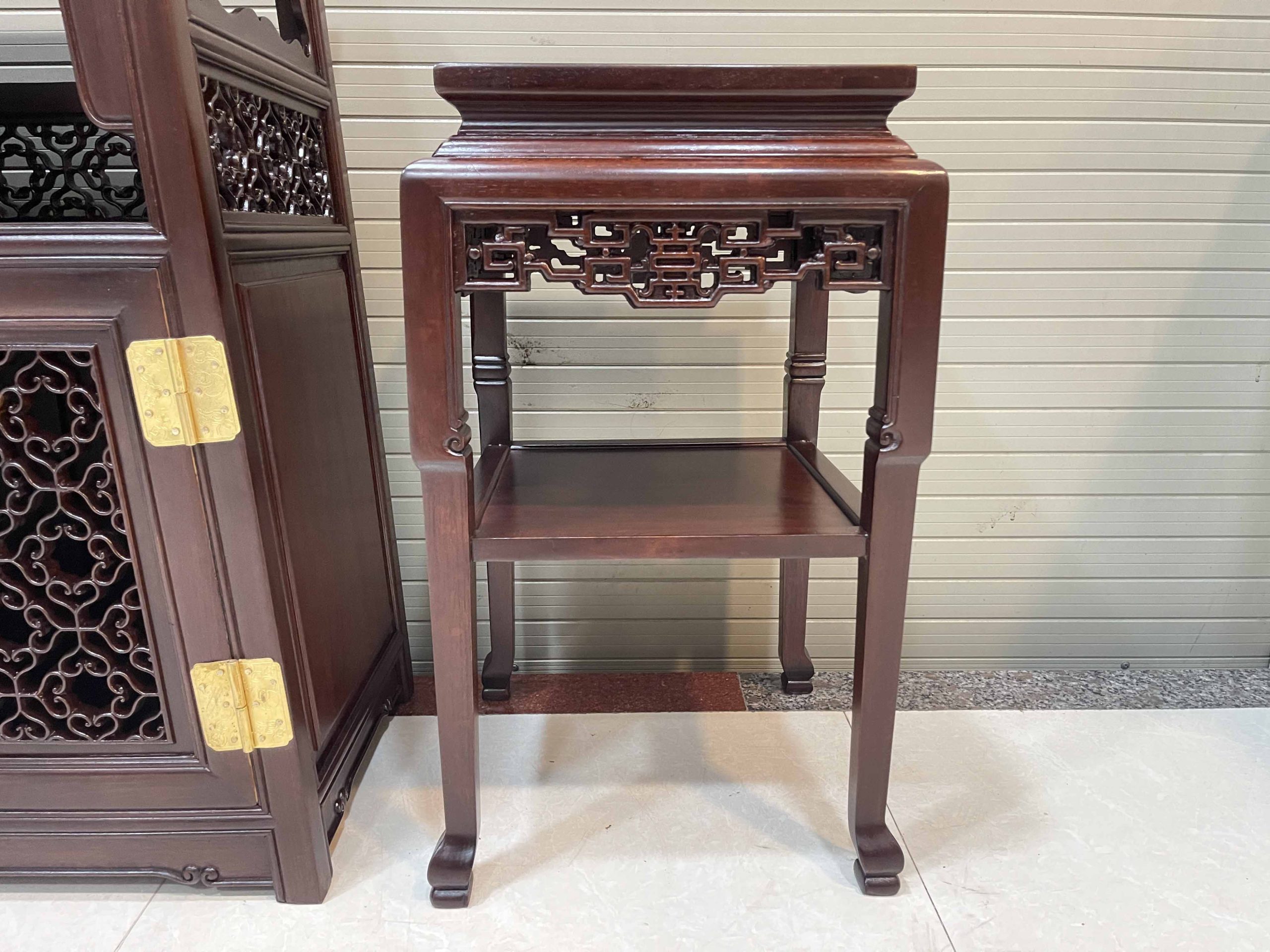 Bộ Bàn Chữ A Và Đôn Bày Đồ