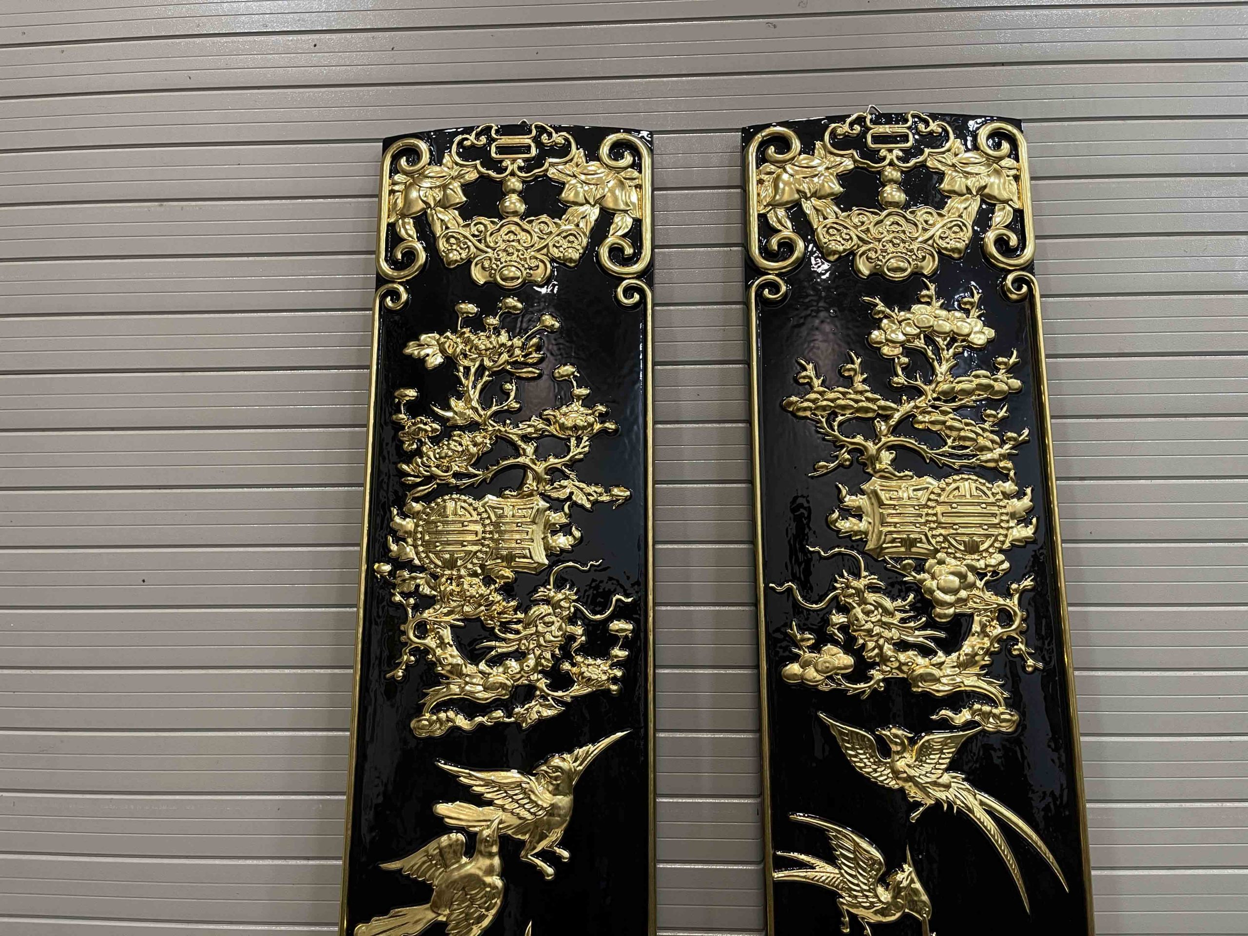 Cặp Câu Đối Chạm Bốn Mùa Sơn Thiếc Vàng