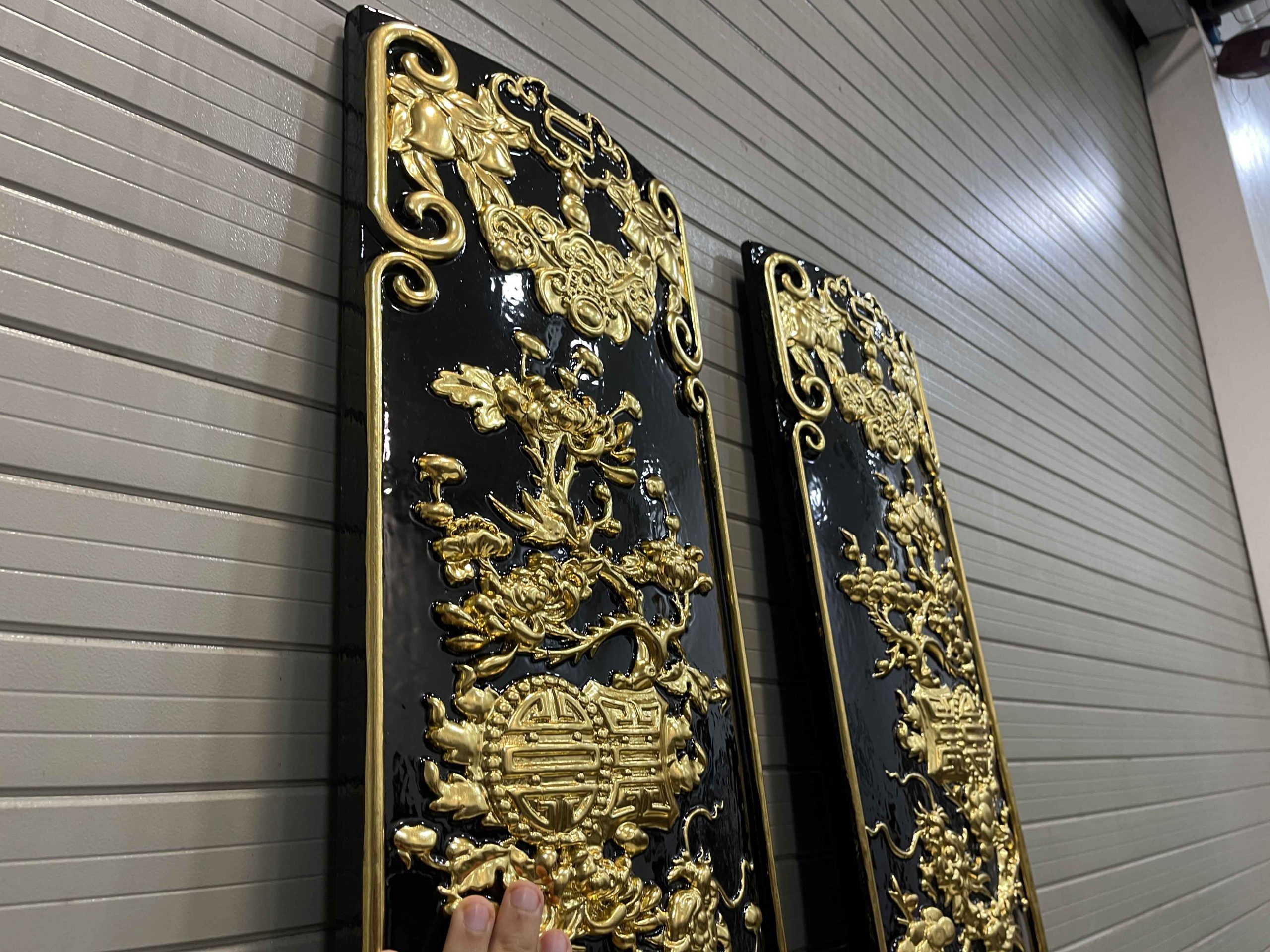 Cặp Câu Đối Chạm Bốn Mùa Sơn Thiếc Vàng