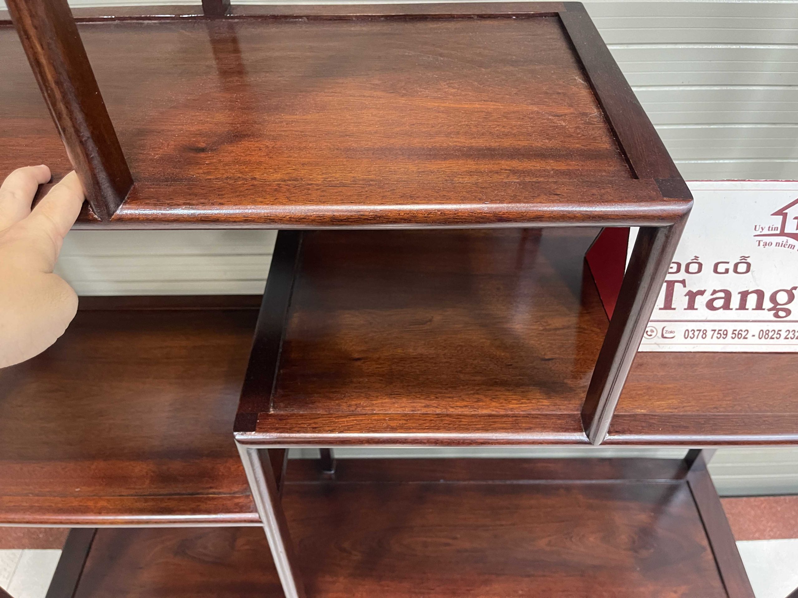 Mẫu Kệ Bày Đồ Gỗ Gụ 211 x 119 x 36 Cm (4) Mẫu Kệ Bày Đồ Gỗ Gụ 211 x 119 x 36 Cm